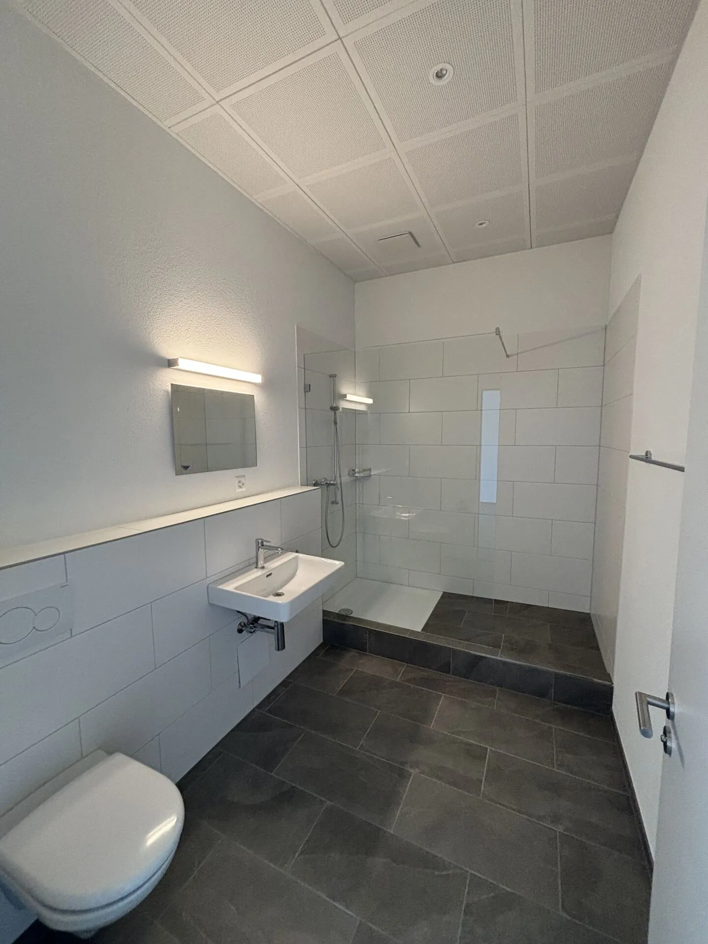 Spazio ufficio con vista lago di 74m2 - Foto 4 di 6