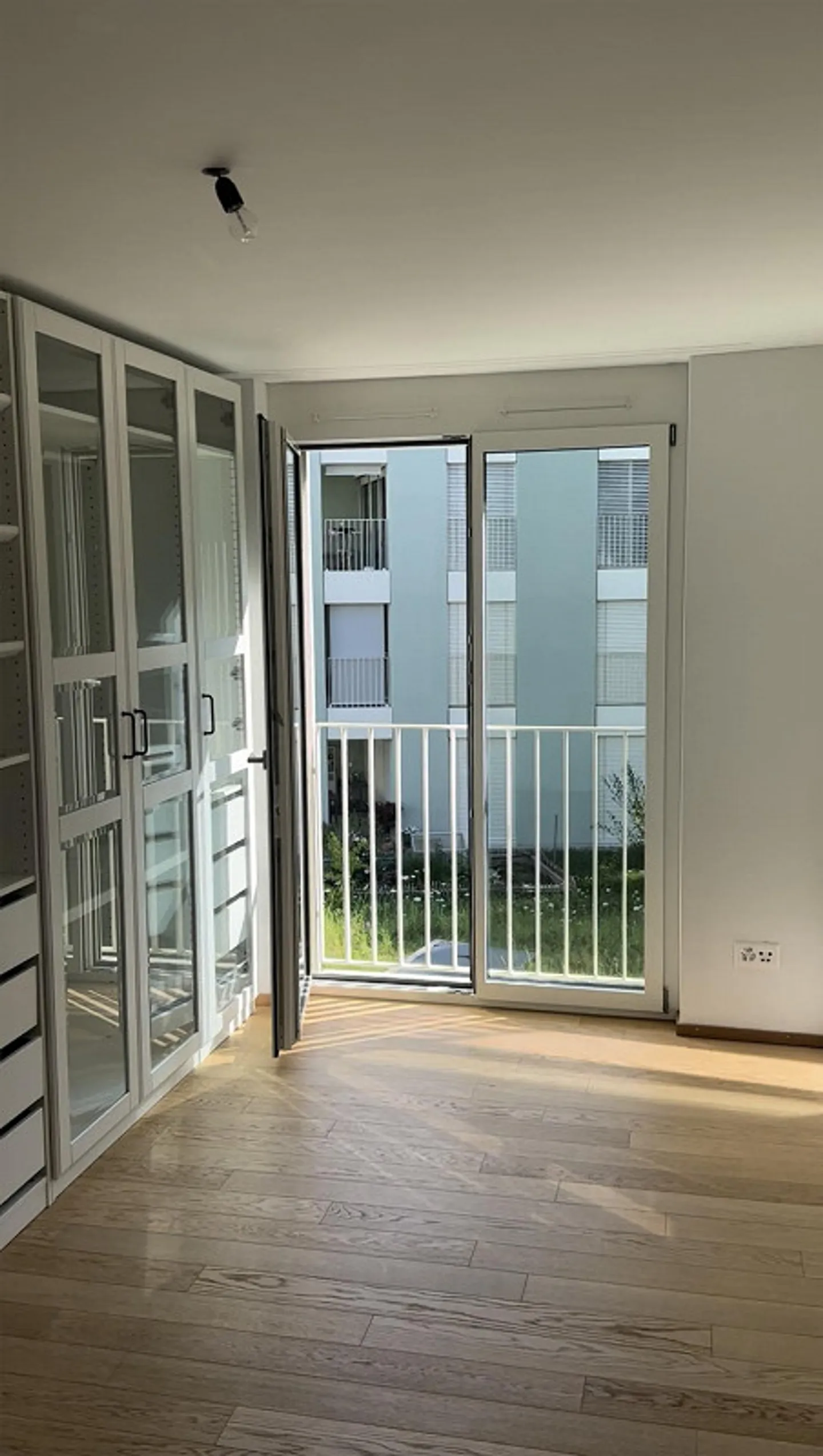 Appartement moderne de 4,5 pièces avec balcon à Perlen - Photo 3 sur 11