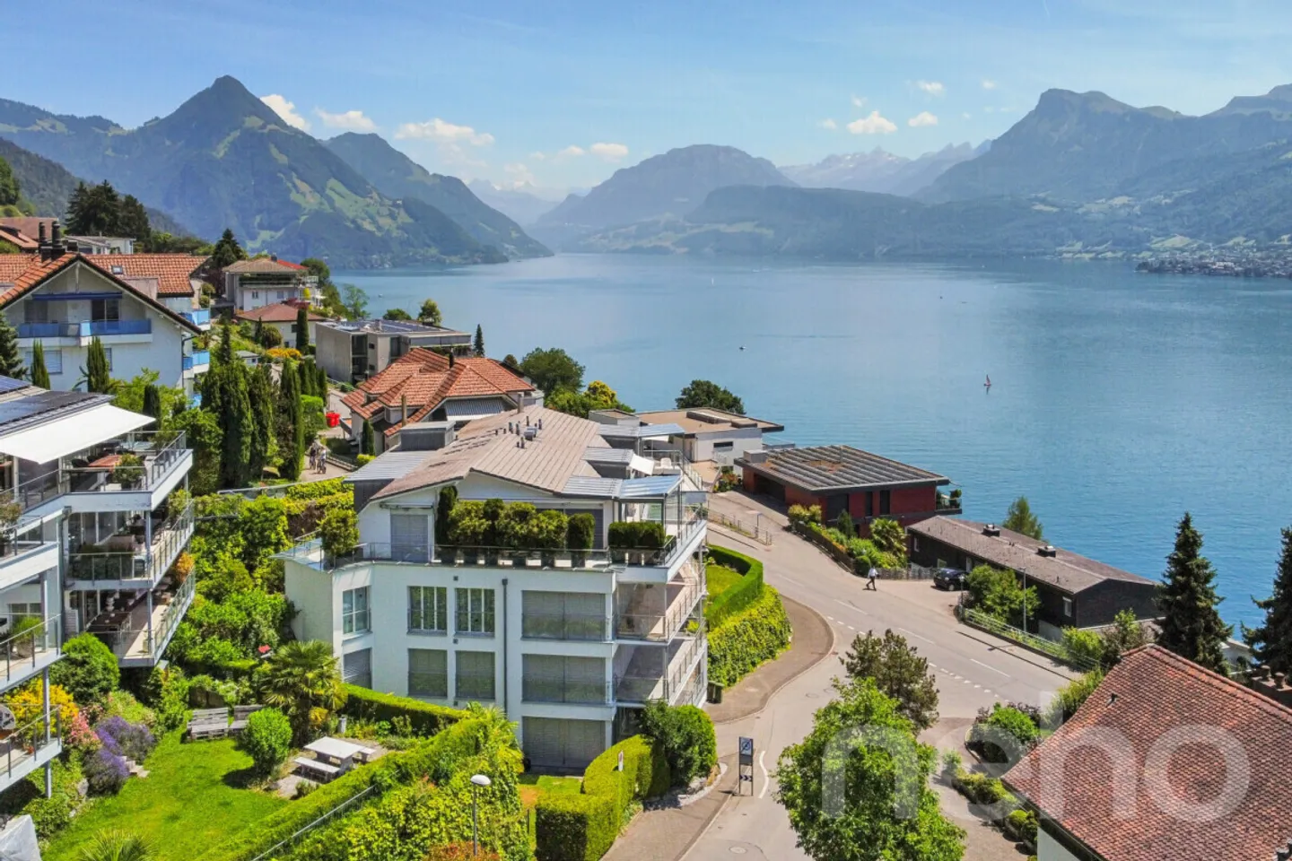 Appartamento con Terrazza e Vista Lago Esclusivo - Foto 1 di 12