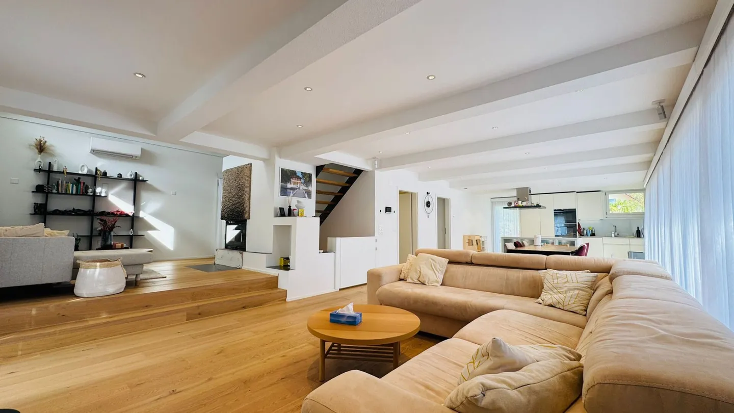 Maison individuelle luxueuse de 6,5 pièces avec piscine, jardin et double garage - Photo 16 sur 26