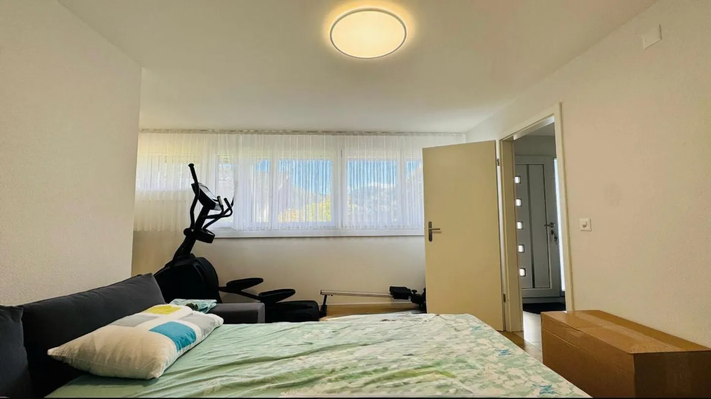 Maison individuelle luxueuse de 6,5 pièces avec piscine, jardin et double garage - Photo 17 sur 26