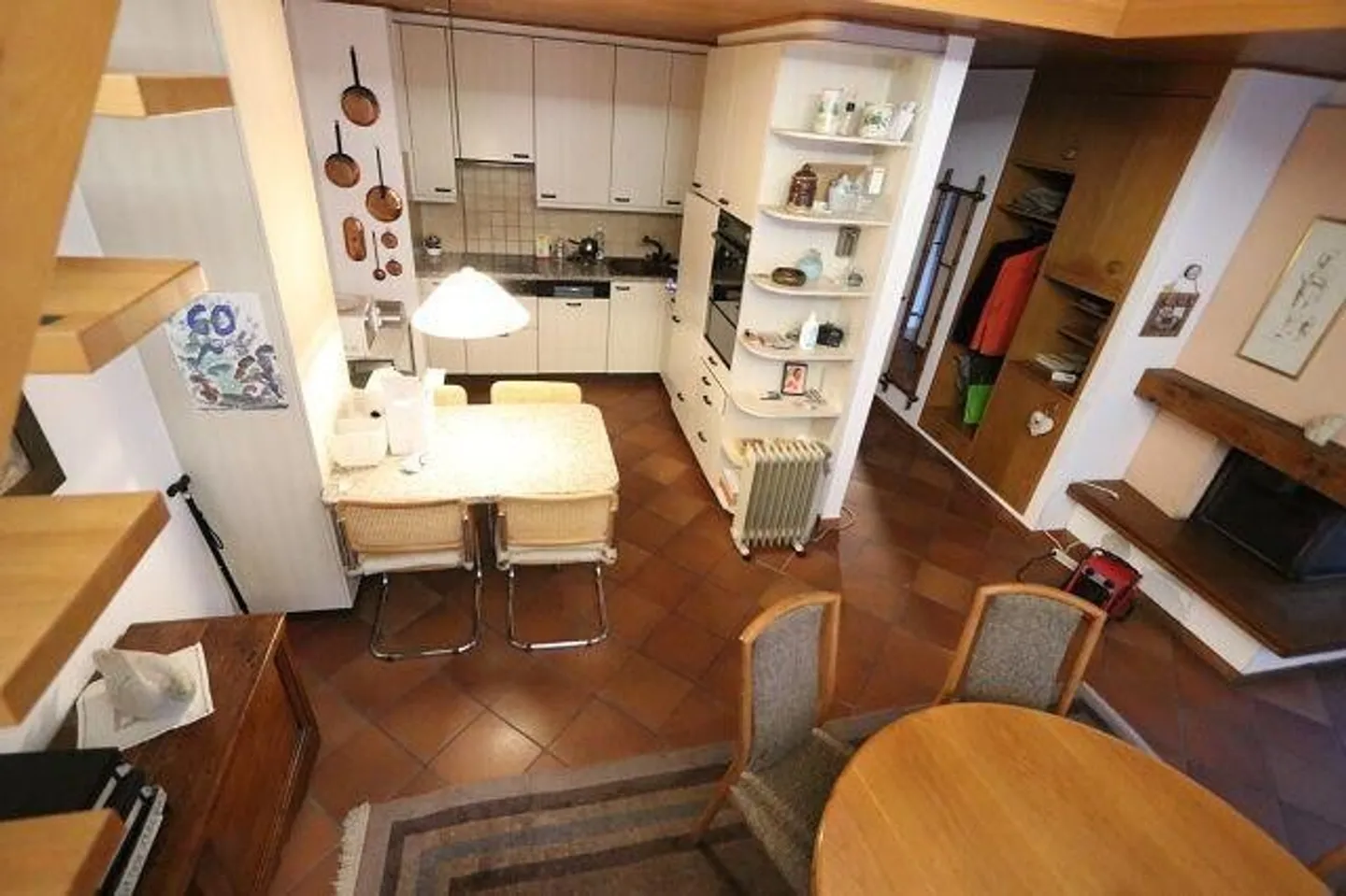 2-Familienhaus mit 2 Ladengeschäften und 5 Garagen - Foto 5 von 13