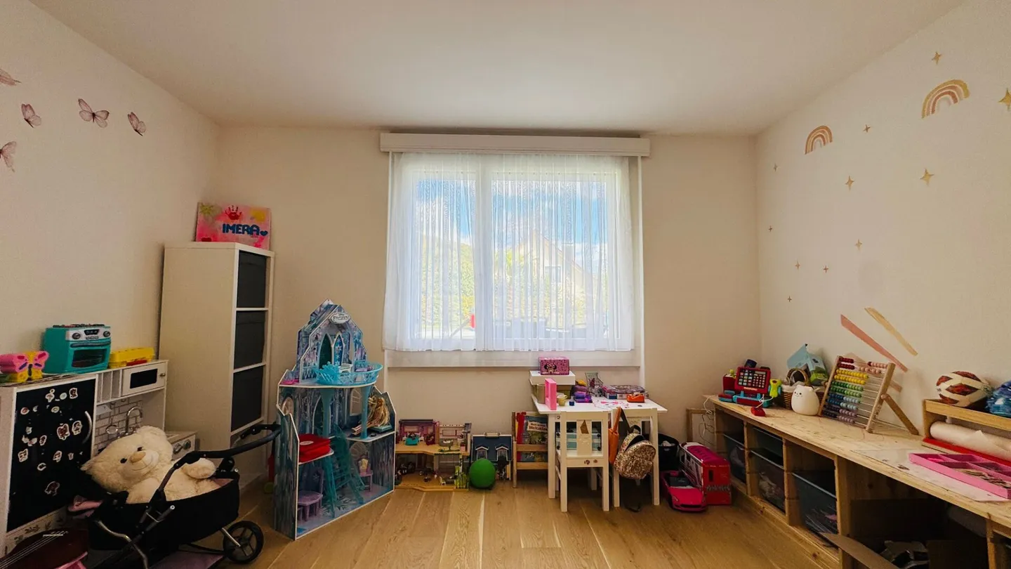 Maison individuelle luxueuse de 6,5 pièces avec piscine, jardin et double garage - Photo 18 sur 26