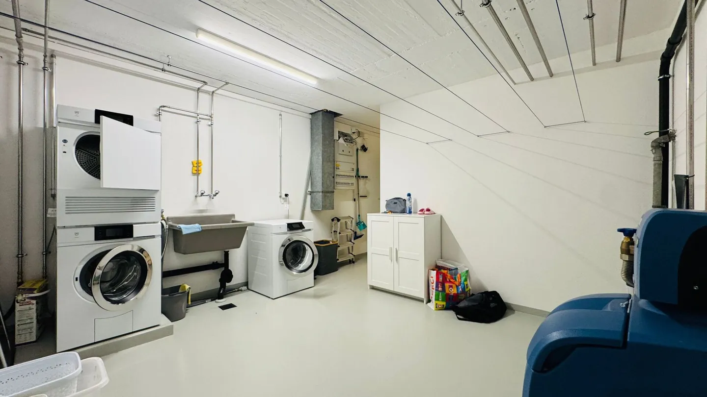 Maison individuelle luxueuse de 6,5 pièces avec piscine, jardin et double garage - Photo 20 sur 26