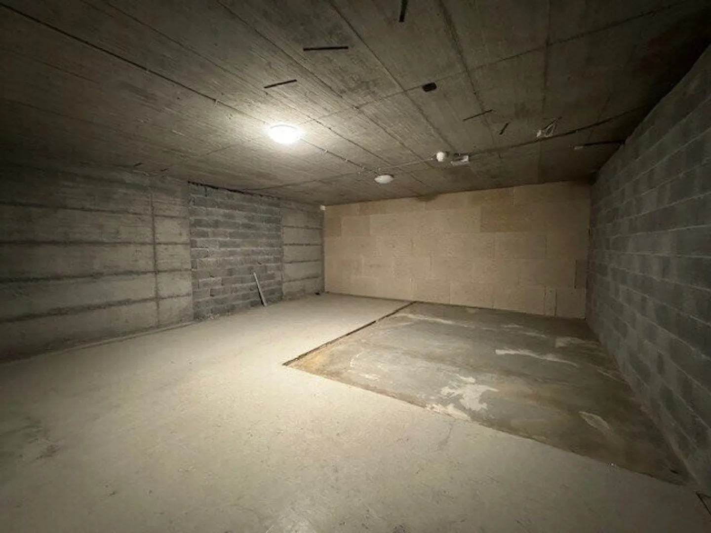 Depositi in affitto a Pully da 5,50 m2 a 221 m2 - Foto 1 di 4