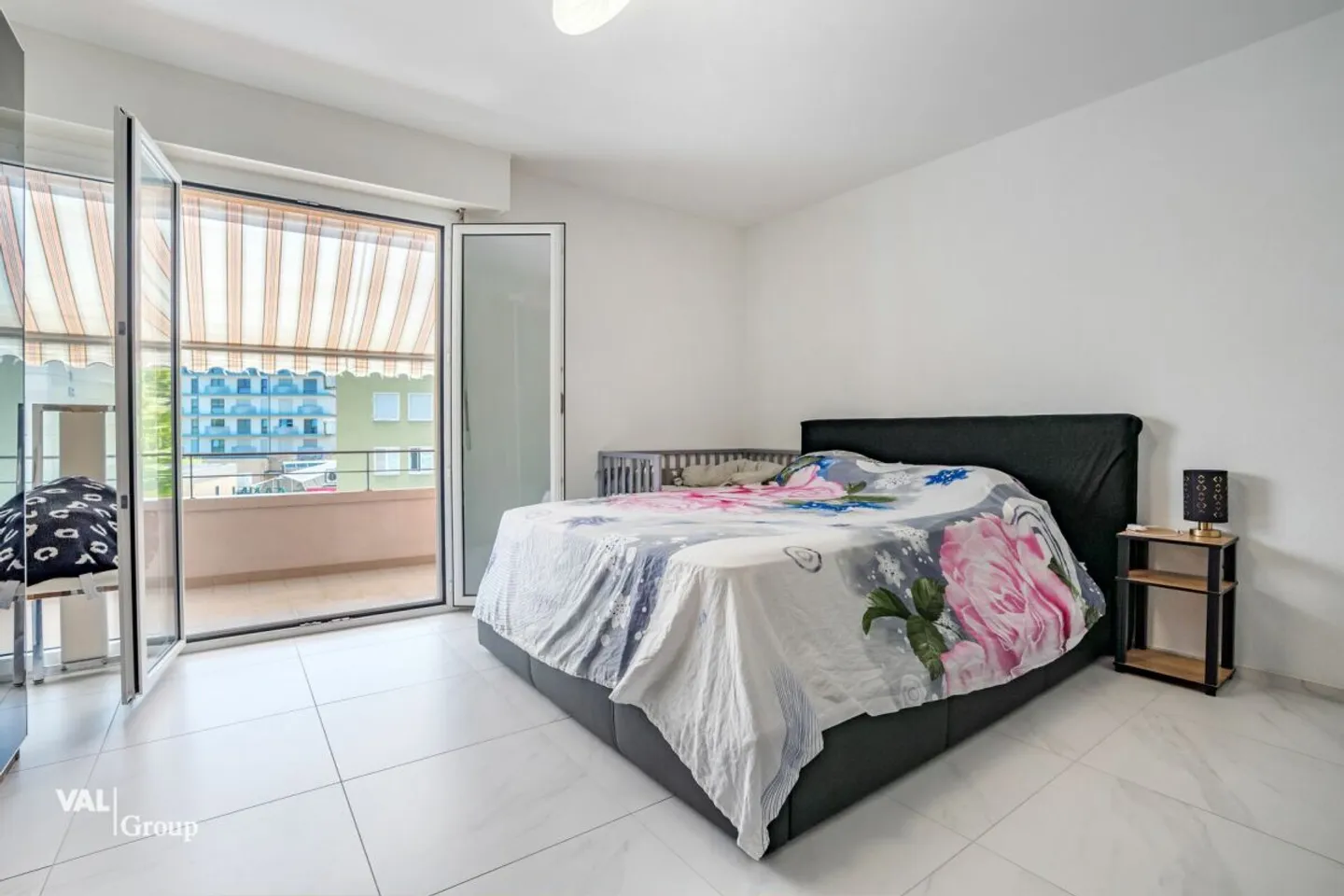 Geräumige 4.5-Zimmer-Wohnung mit Balkon im Herzen von Monthey renoviert - Foto 3 von 10