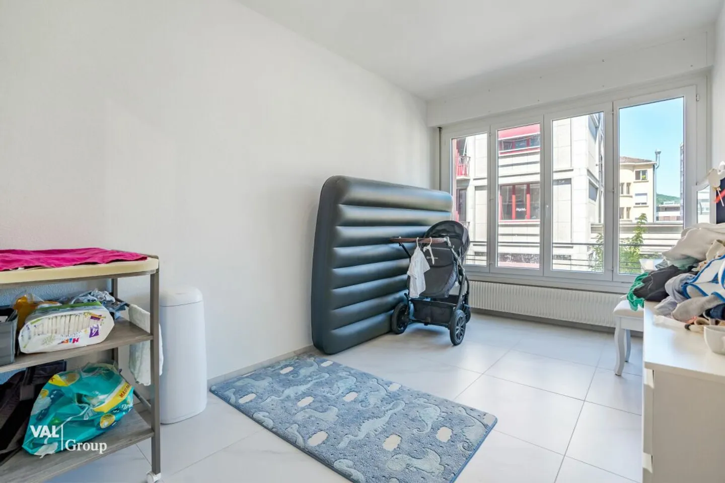 Geräumige 4.5-Zimmer-Wohnung mit Balkon im Herzen von Monthey renoviert - Foto 4 von 10