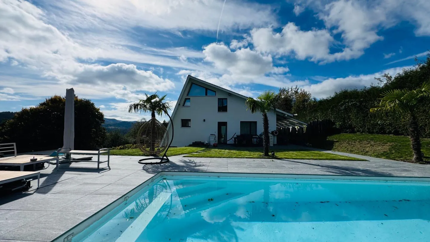 Maison individuelle luxueuse de 6,5 pièces avec piscine, jardin et double garage - Photo 21 sur 26