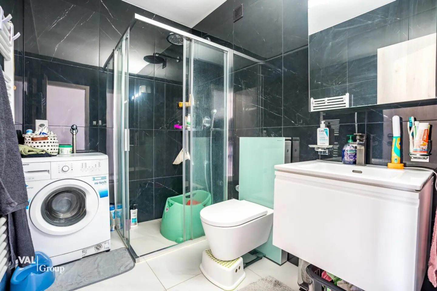 Geräumige 4.5-Zimmer-Wohnung mit Balkon im Herzen von Monthey renoviert - Foto 6 von 10