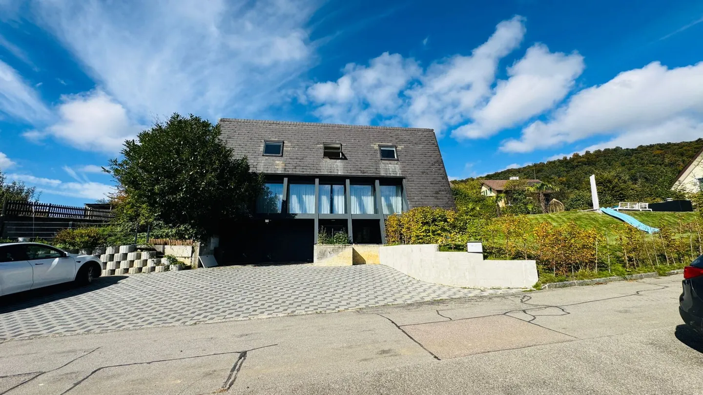 Maison individuelle luxueuse de 6,5 pièces avec piscine, jardin et double garage - Photo 23 sur 26