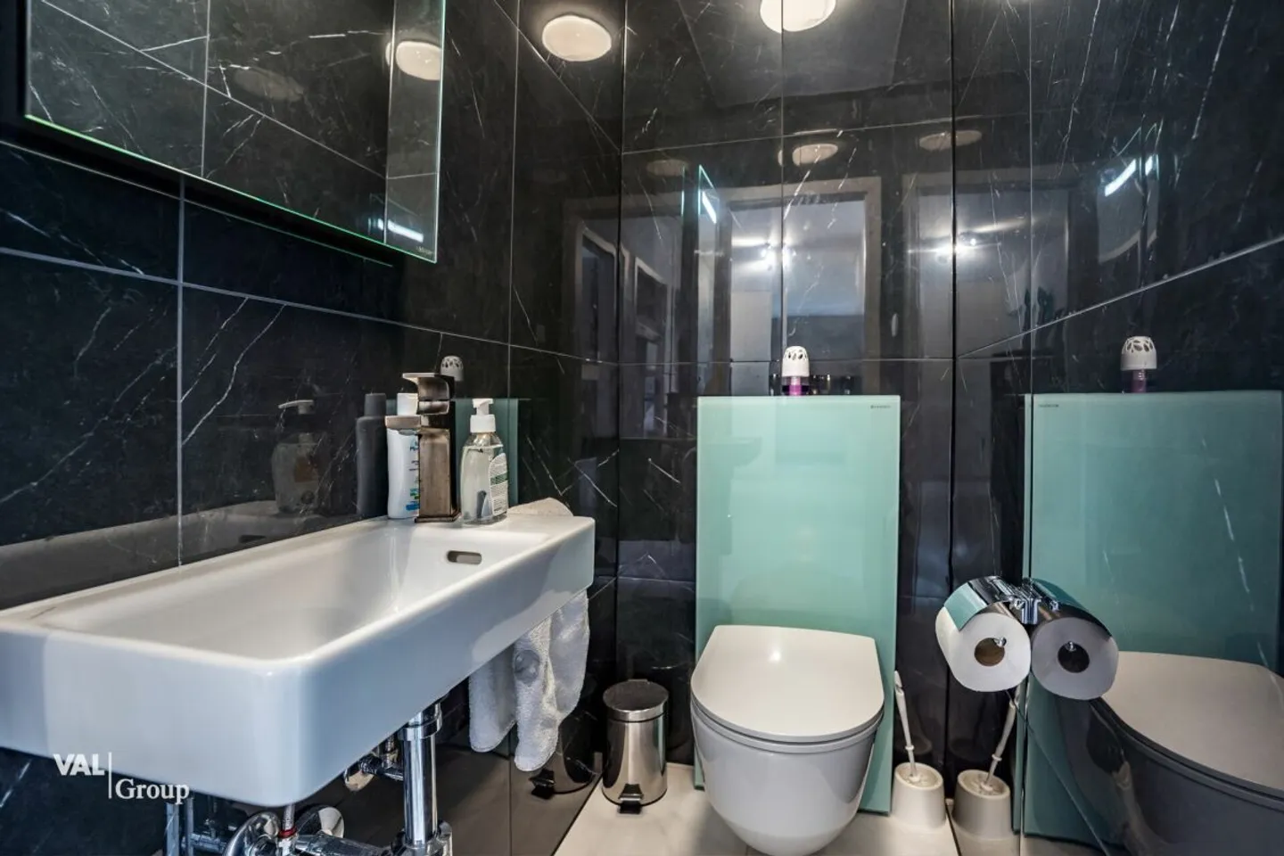 Geräumige 4.5-Zimmer-Wohnung mit Balkon im Herzen von Monthey renoviert - Foto 8 von 10