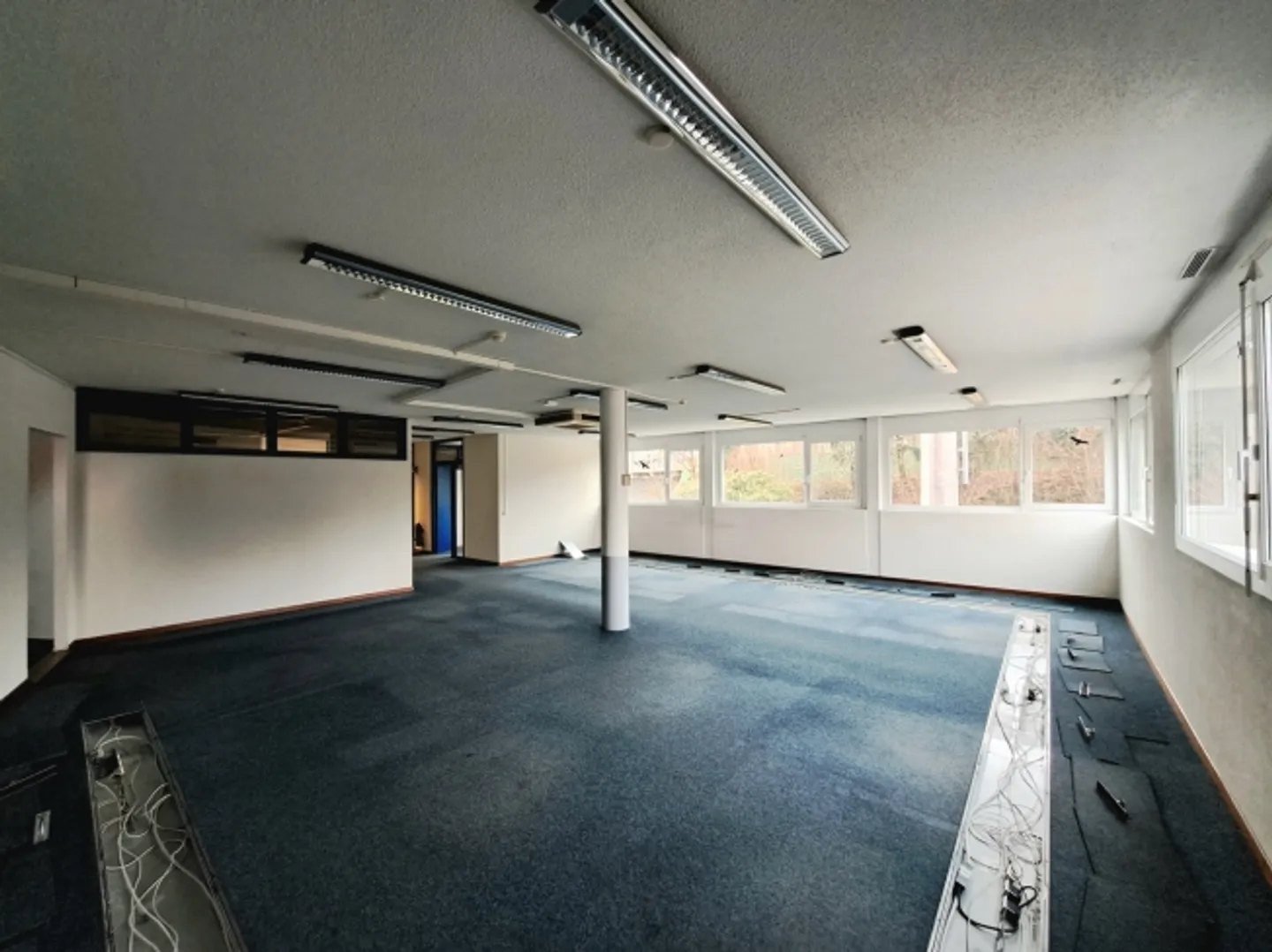 Commercial spaces for rent 2 minutes from Nyon - Photo 1 of 4