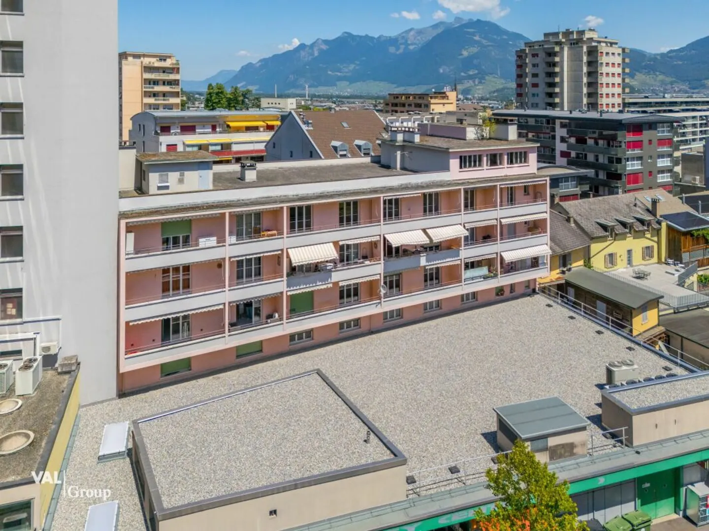 Geräumige 4.5-Zimmer-Wohnung mit Balkon im Herzen von Monthey renoviert - Foto 9 von 10