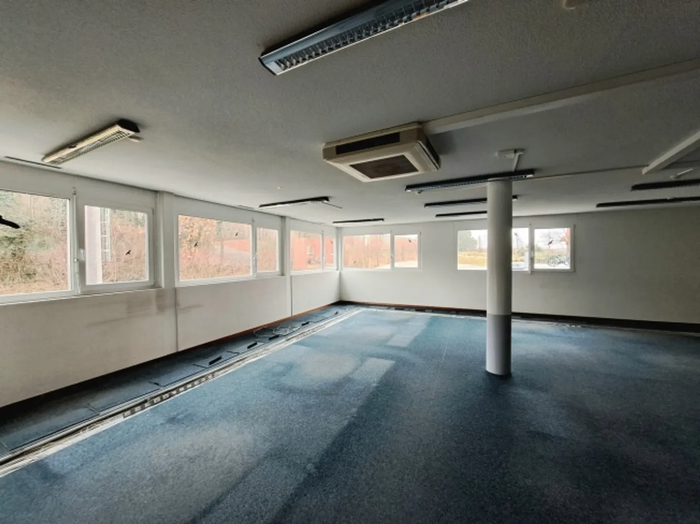 Commercial spaces for rent 2 minutes from Nyon - Photo 2 of 4