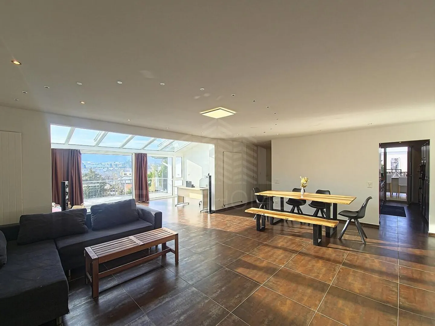 LIGHT-FILLED SINGLE-FAMILY HOUSE WITH SPACIOUS WINTER GARDEN - Photo 3 of 7