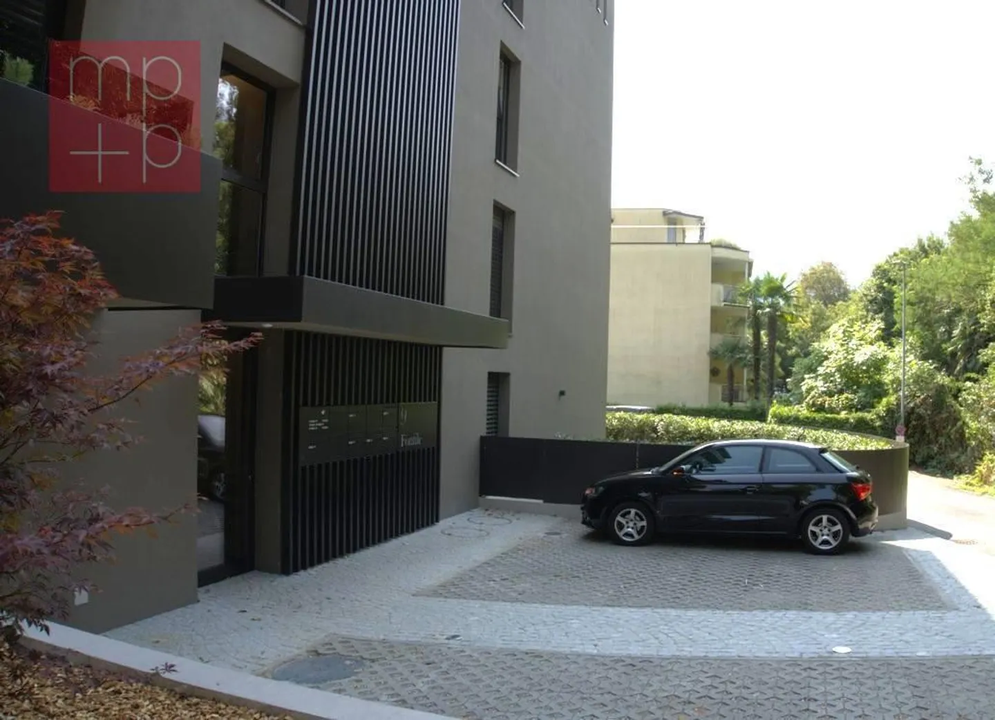 Appartamento moderno con giardino - Foto 2 di 8