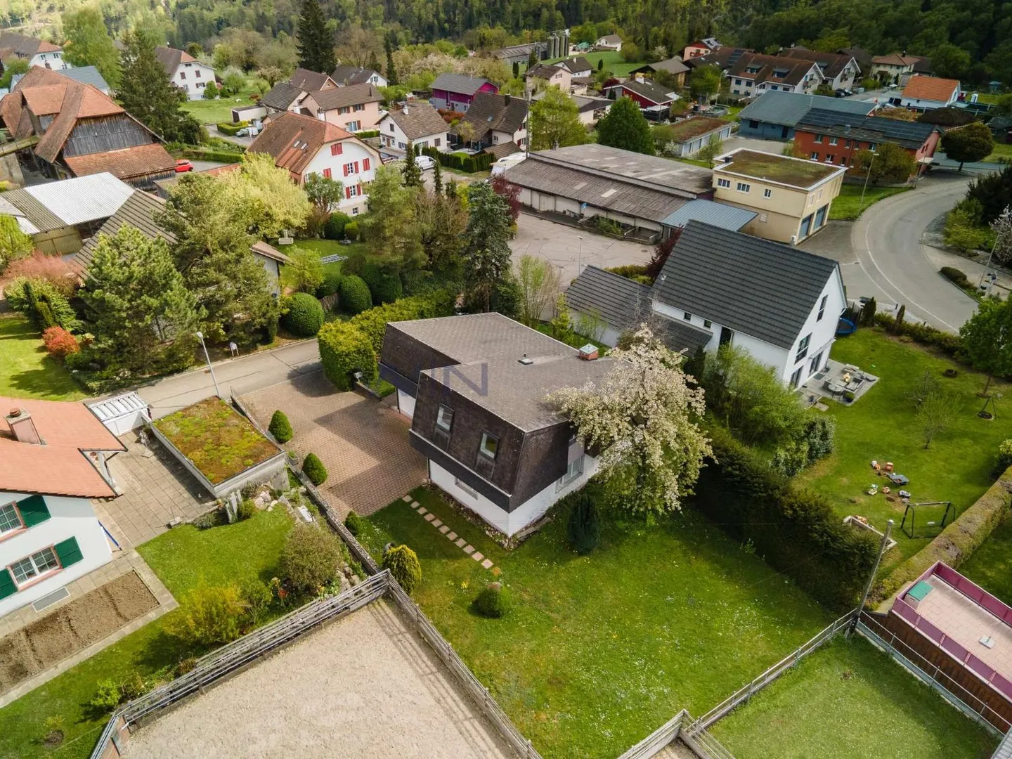 Maison familiale avec charme et potentiel - Photo 2 sur 13