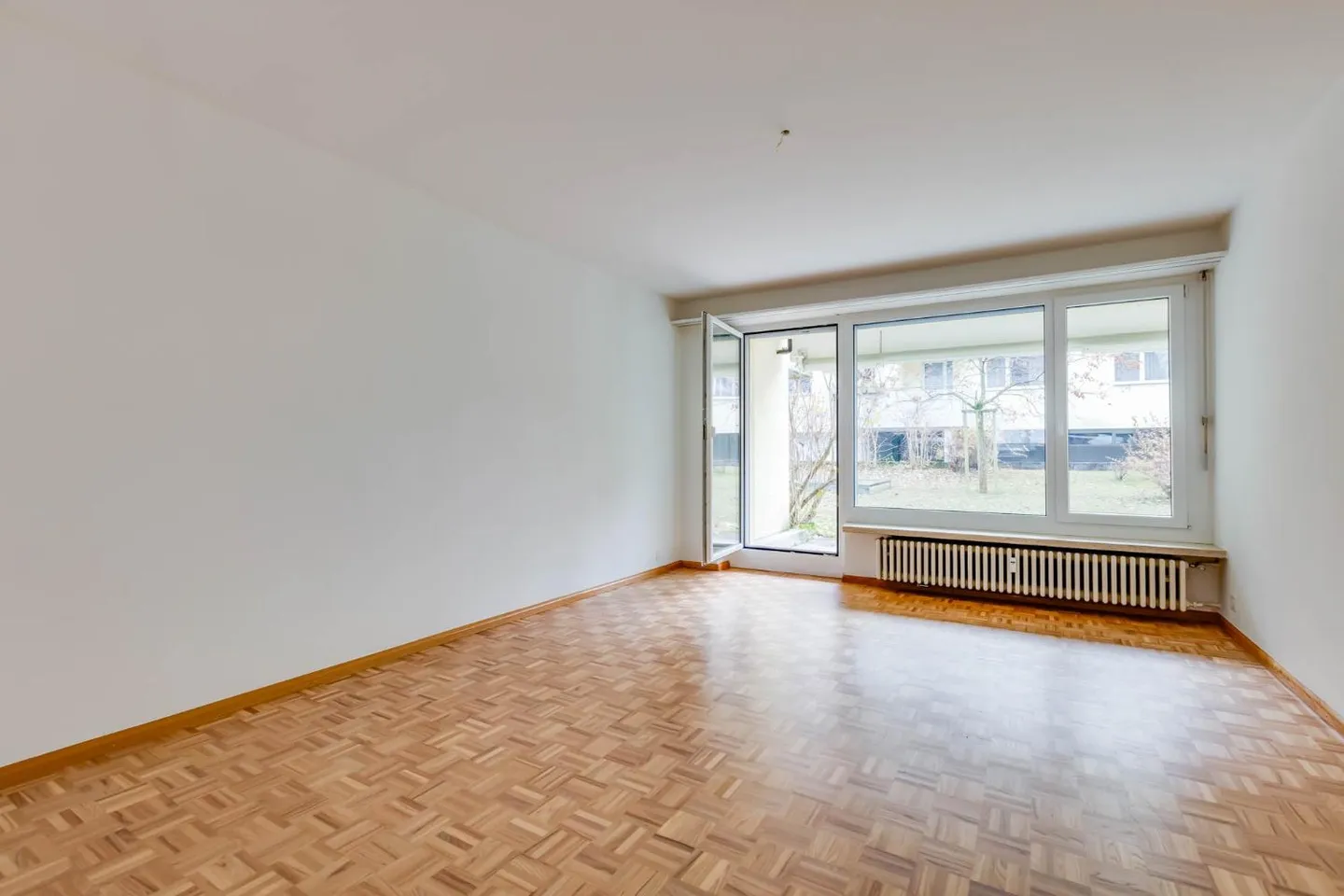 Charming and spacious with garden seating area - Photo 7 of 12