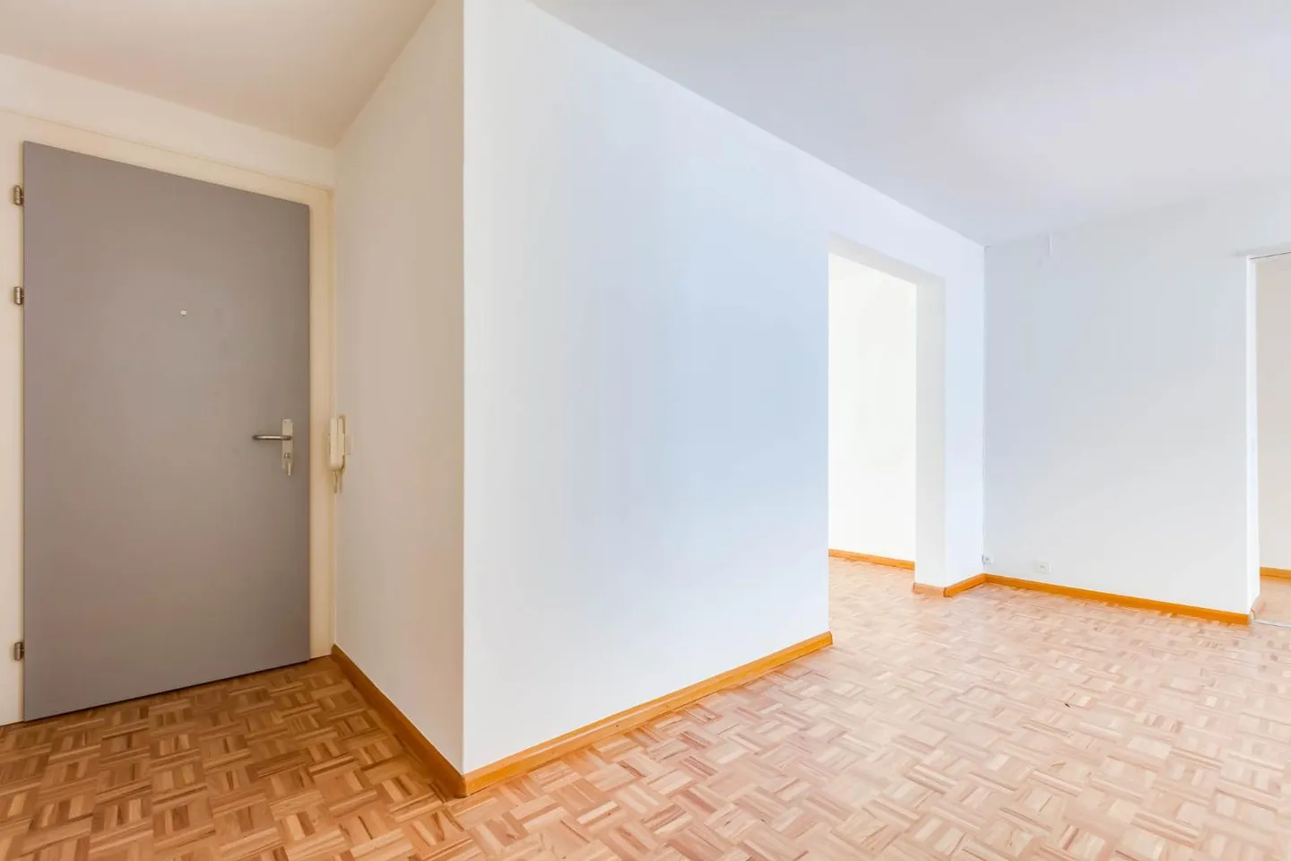 Charming and spacious with garden seating area - Photo 2 of 12