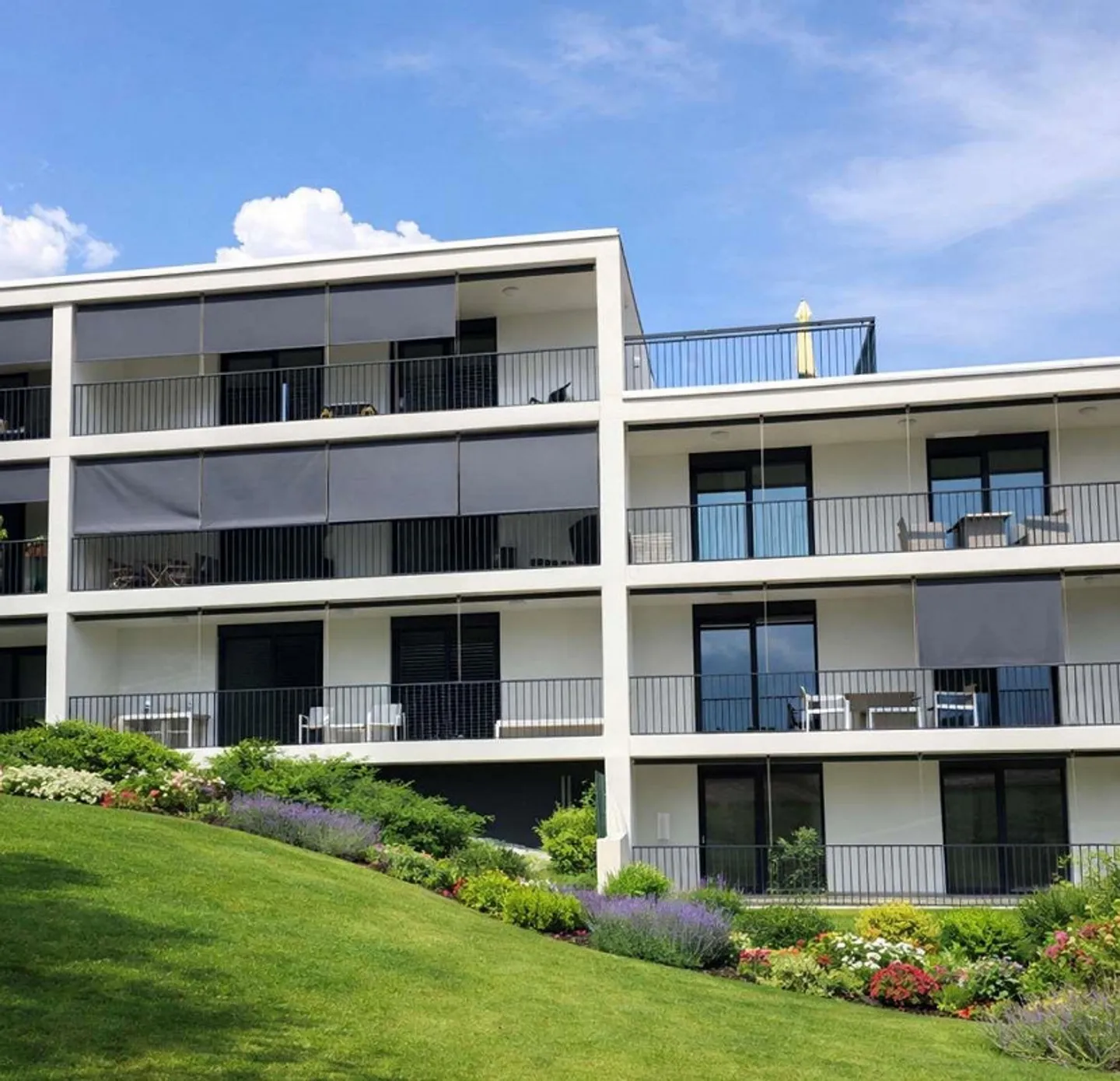 Modernes Apartment mit großer Terrasse mit Blick auf den Garten - Foto 1 von 3