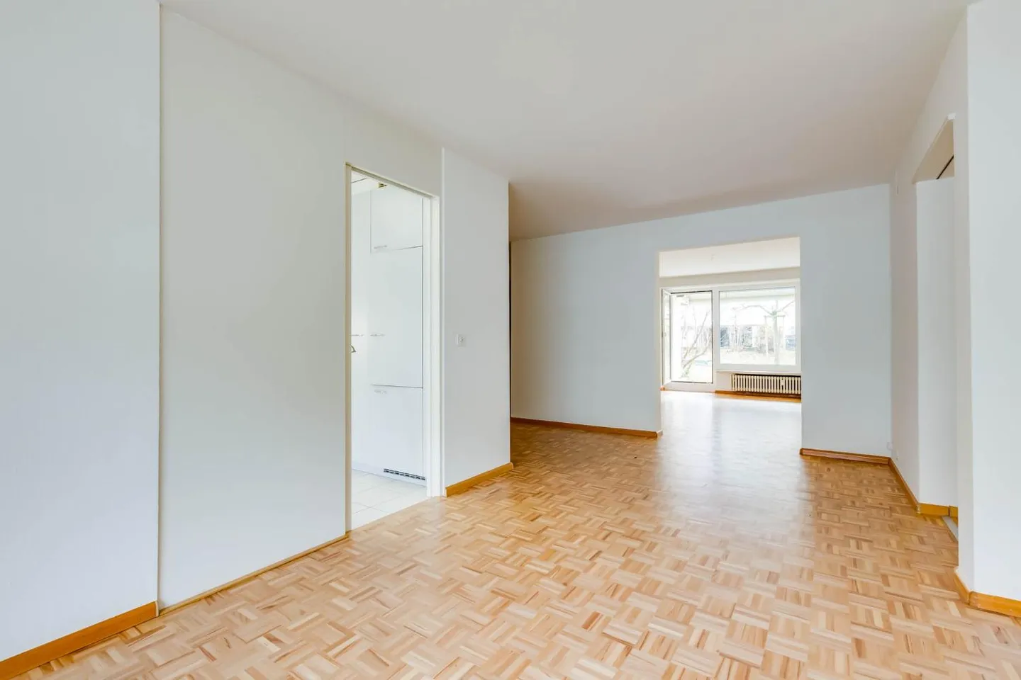 Charming and spacious with garden seating area - Photo 3 of 12