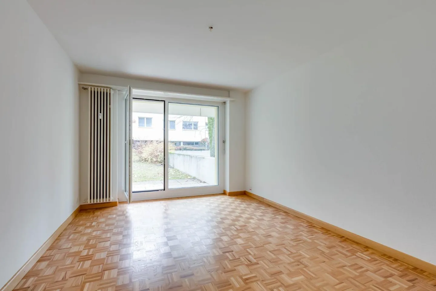 Charming and spacious with garden seating area - Photo 9 of 12