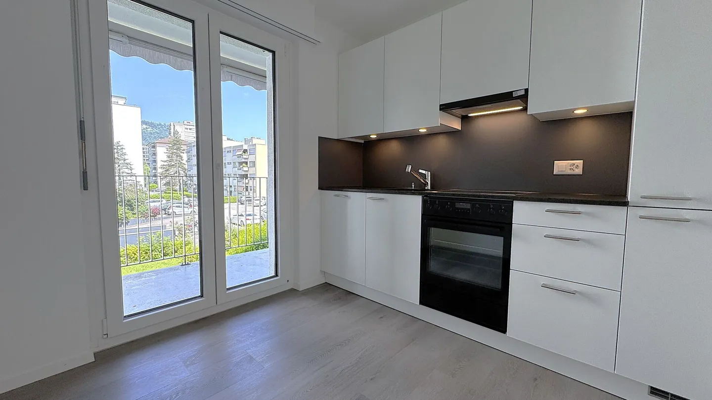 Appartamento ristrutturato di 3,5 locali con una vista magnifica e un bellissimo giardino - Foto 1 di 12