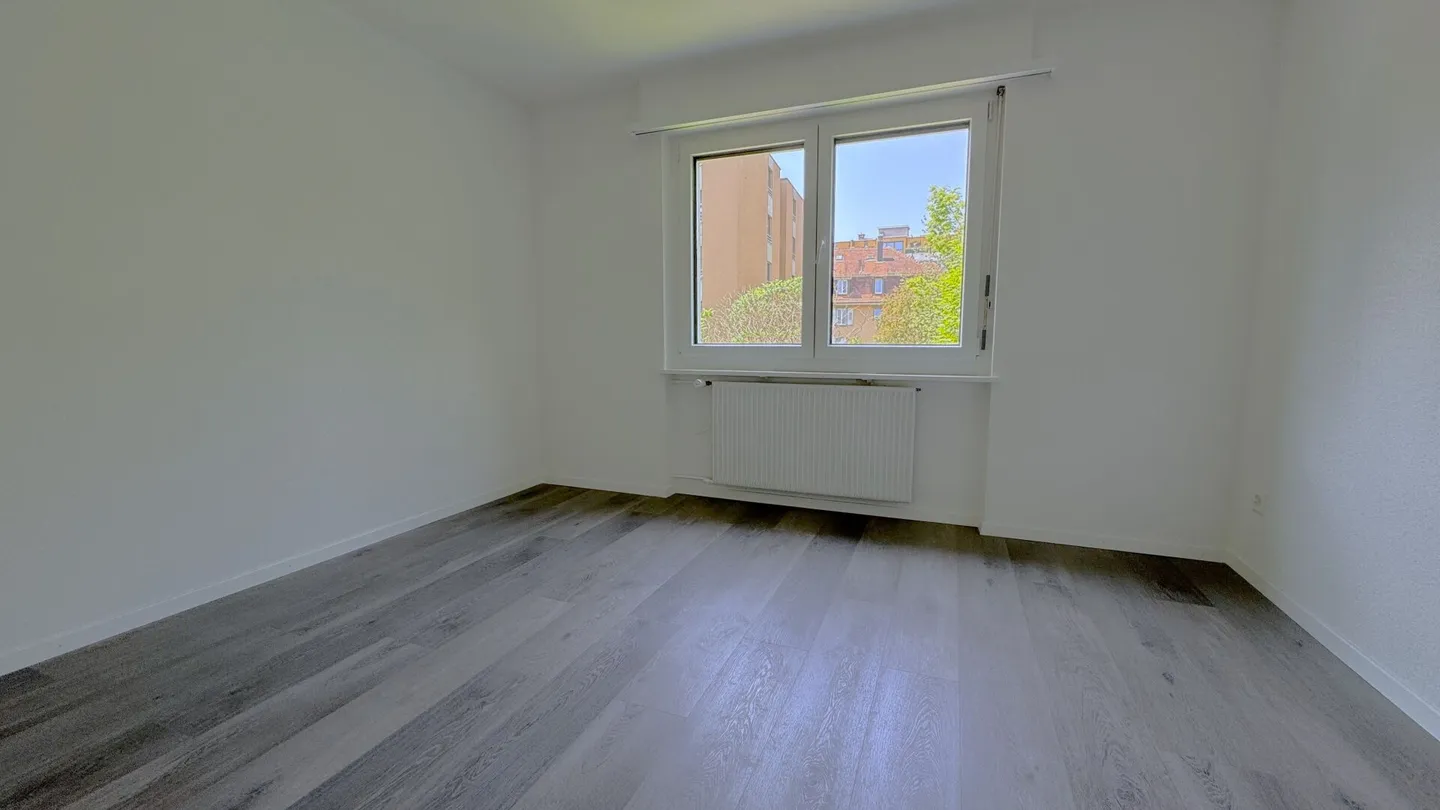 Appartamento ristrutturato di 3,5 locali con una vista magnifica e un bellissimo giardino - Foto 6 di 12