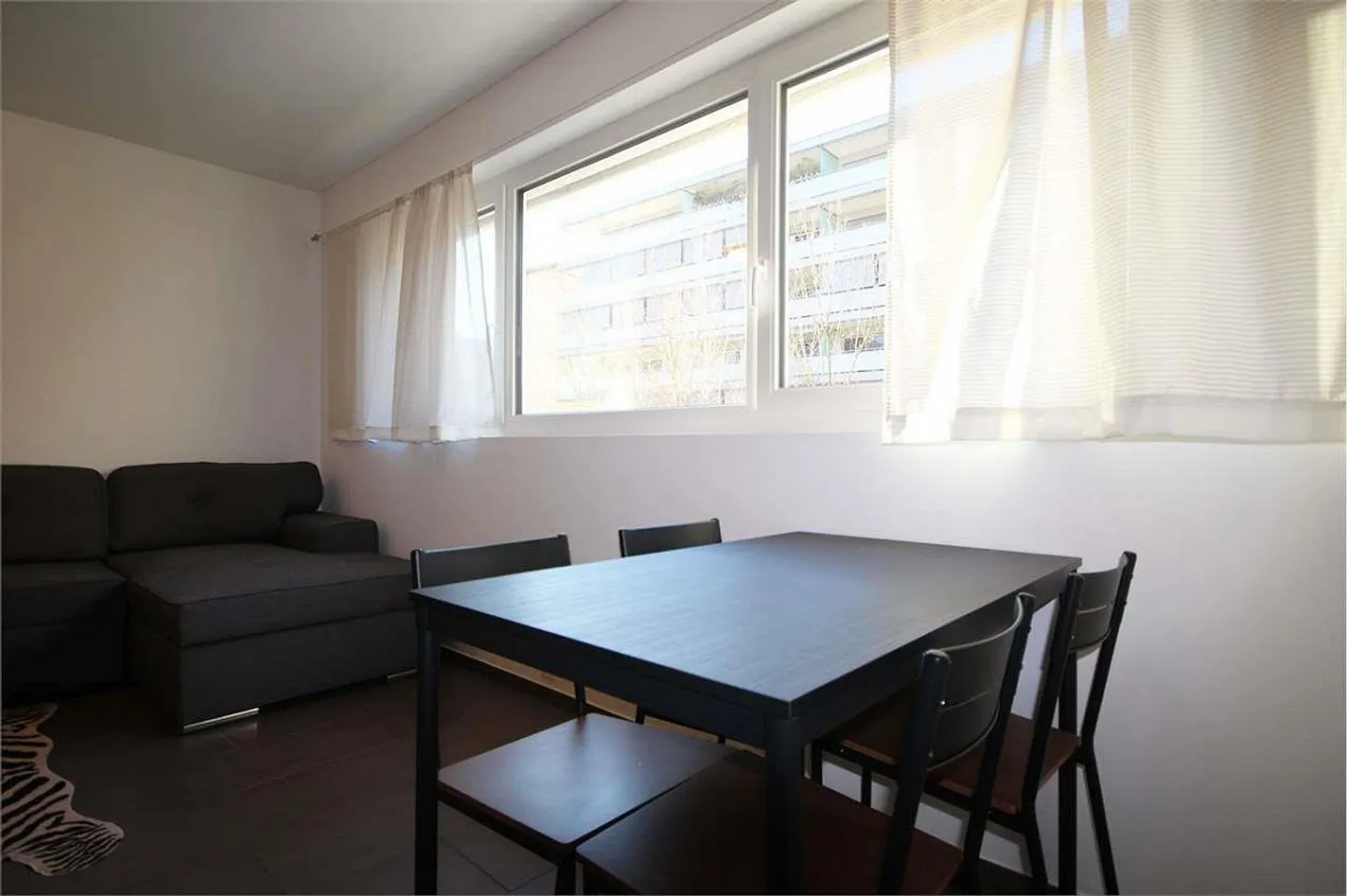 Chiasso : appartement moderne entièrement meublé au centre - Photo 3 sur 7