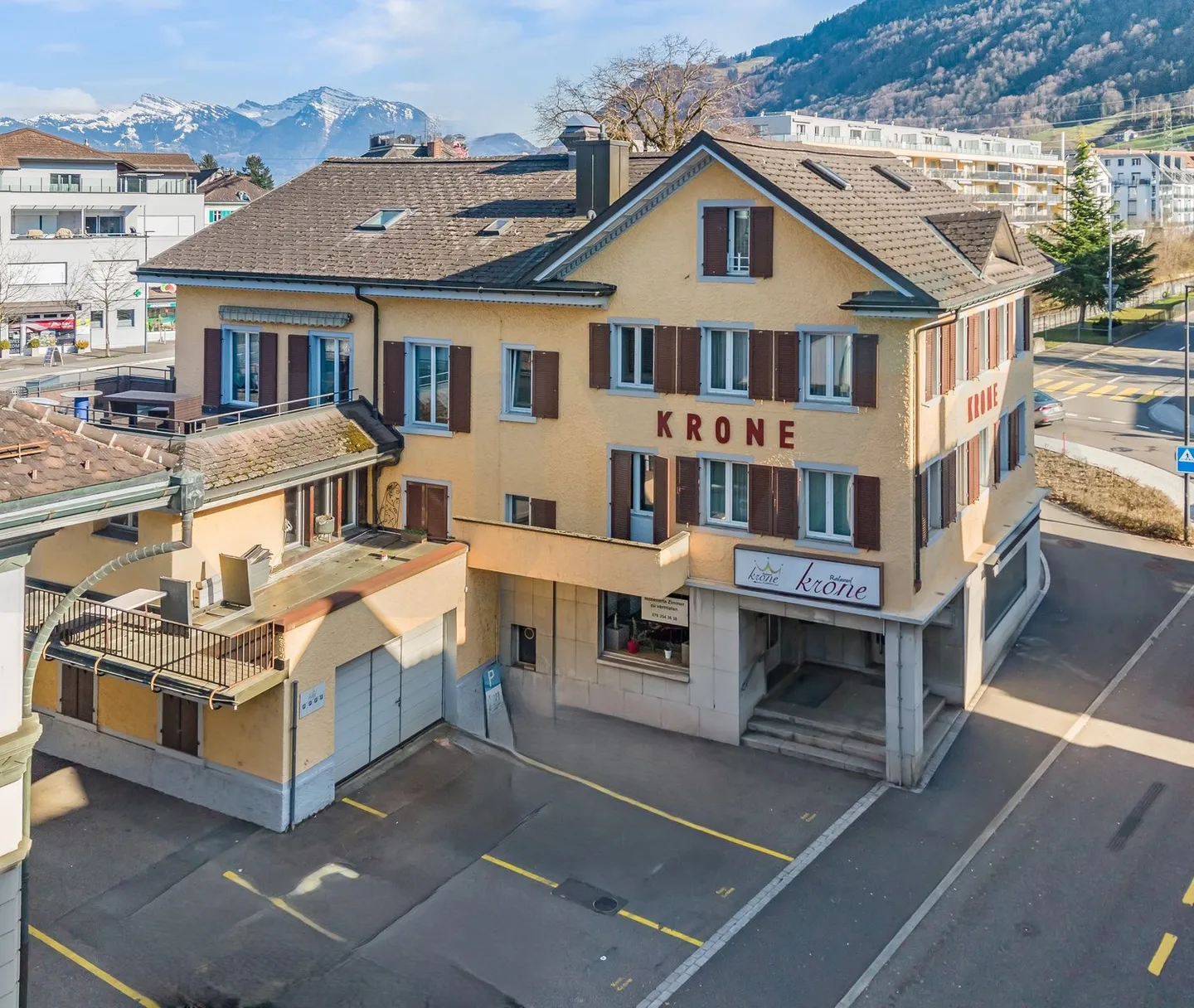 Propriété gastronomique spacieuse avec terrasse, salle d'événements et chambres d'hôtes - Photo 2 sur 15