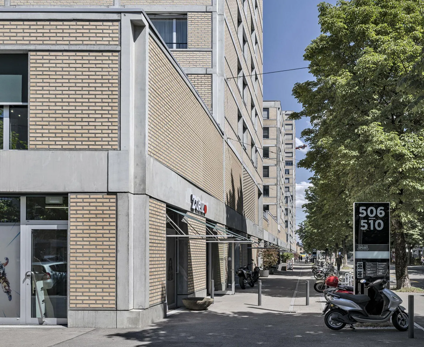 Attractive Sales/Service/Office Space – Main Traffic Axis (Good Location/Visibility) - Photo 1 of 13