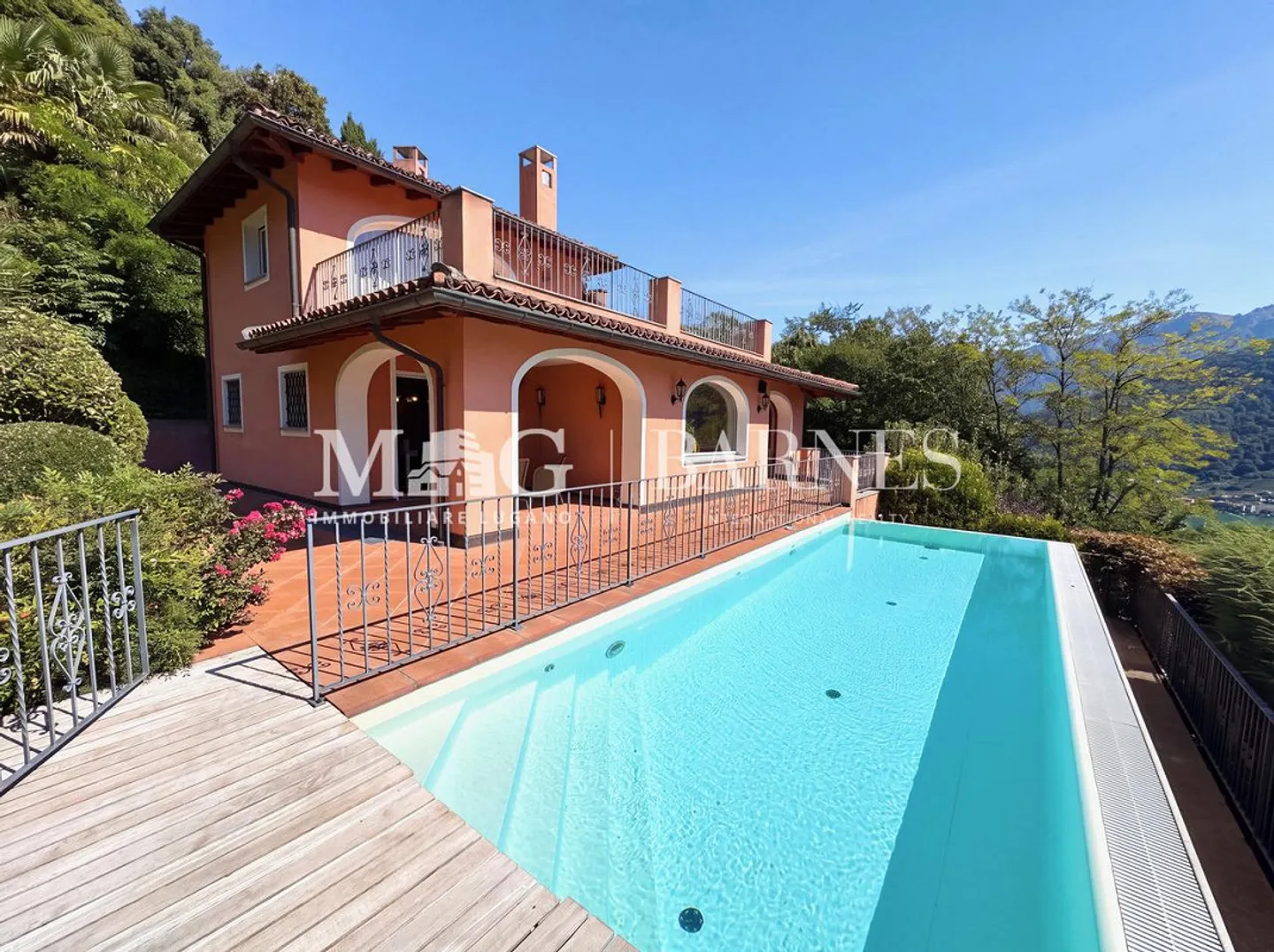 Noble Villa mit Super Aussicht auf den Lago di Lugano - Foto 1 von 14