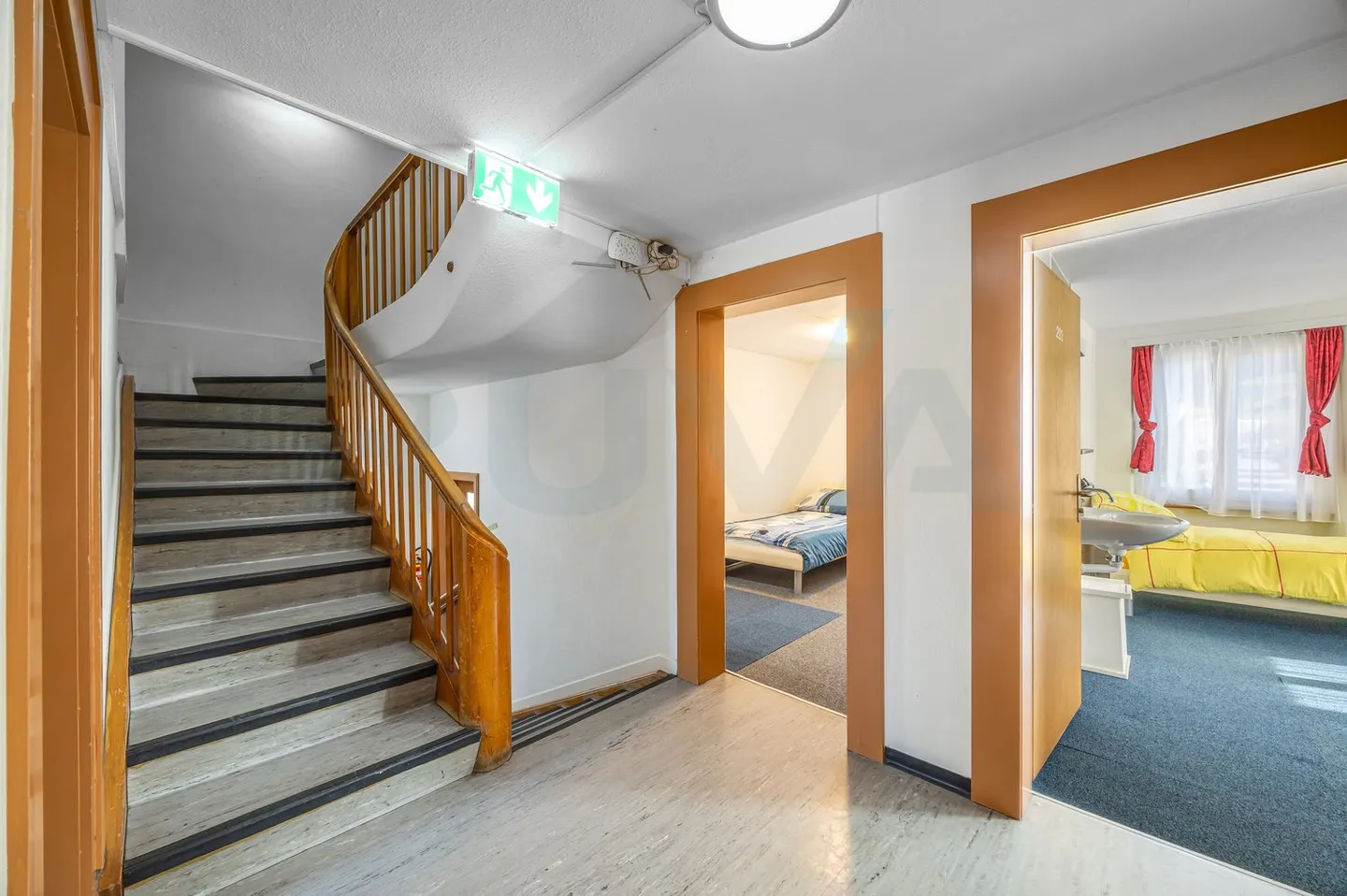 Propriété gastronomique spacieuse avec terrasse, salle d'événements et chambres d'hôtes - Photo 9 sur 15