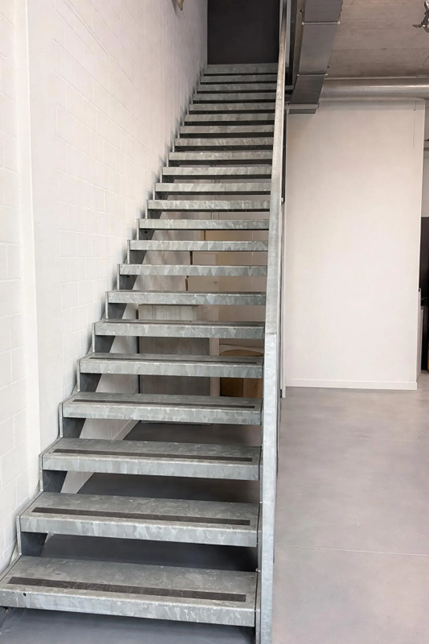 Attractive Sales/Service/Office Space – Main Traffic Axis (Good Location/Visibility) - Photo 6 of 13