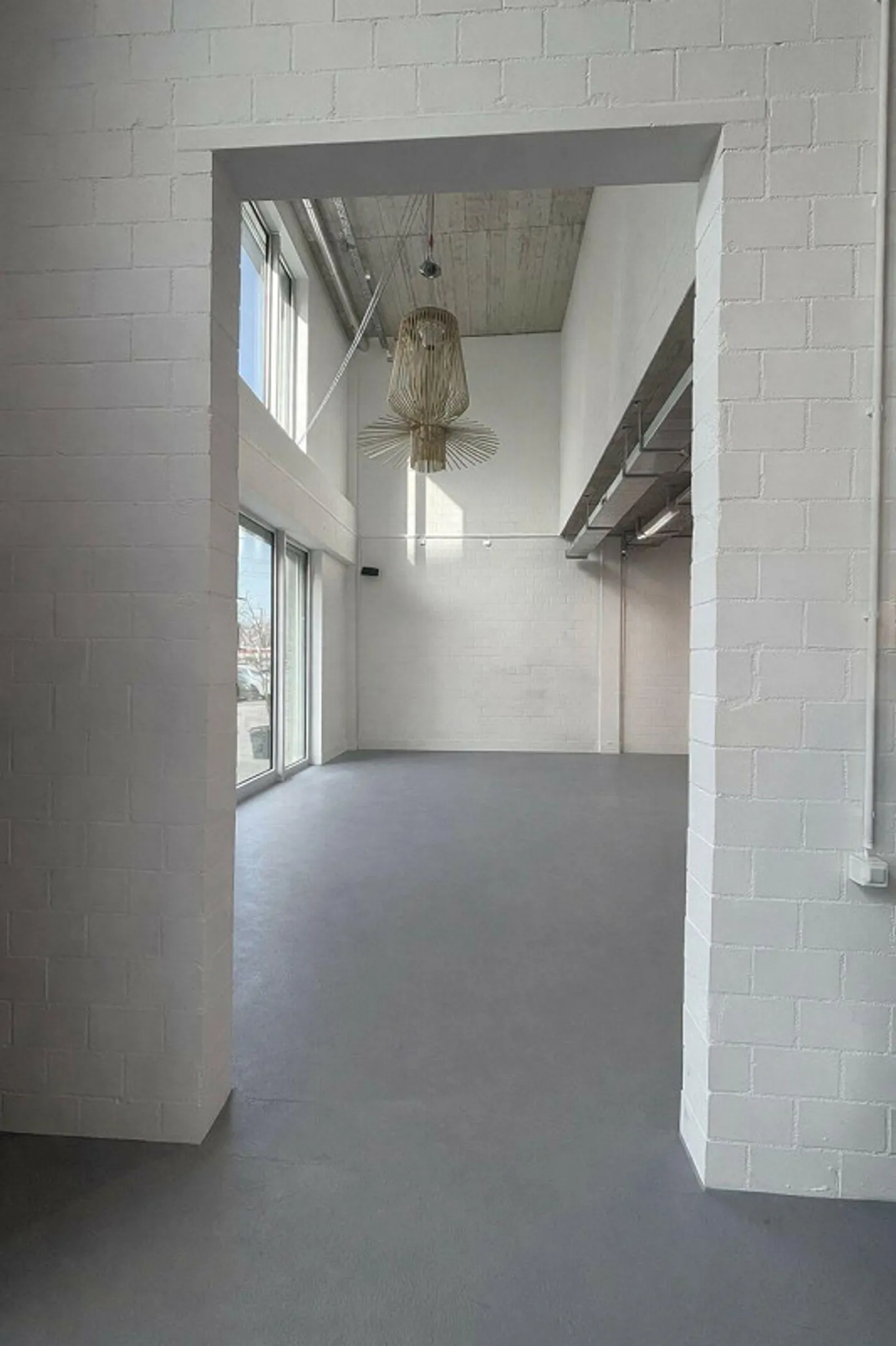 Attractive Sales/Service/Office Space – Main Traffic Axis (Good Location/Visibility) - Photo 7 of 13