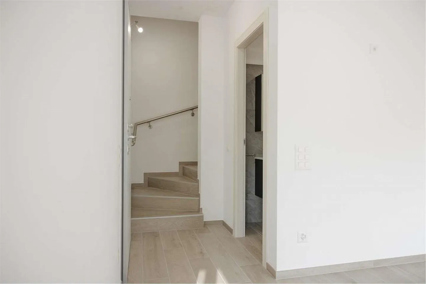 VILLA MINERGIE 4.5 ZIMMER IN SANT'ANTONINO - Foto 4 von 13