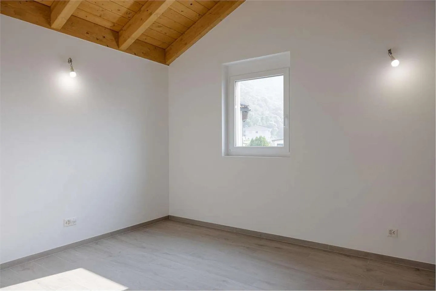 VILLA MINERGIE 4.5 ZIMMER IN SANT'ANTONINO - Foto 9 von 13