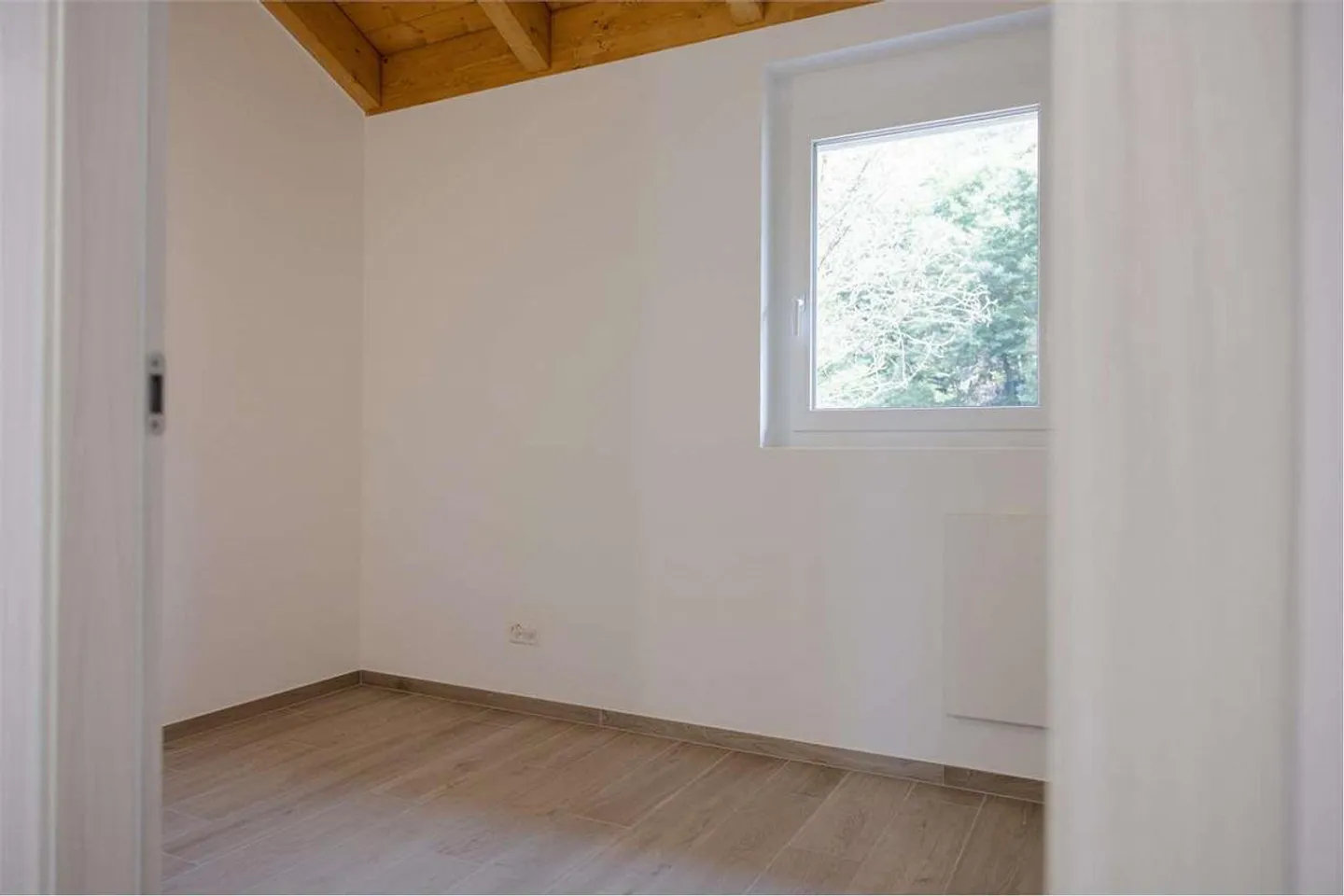 VILLA MINERGIE 4.5 ZIMMER IN SANT'ANTONINO - Foto 10 von 13