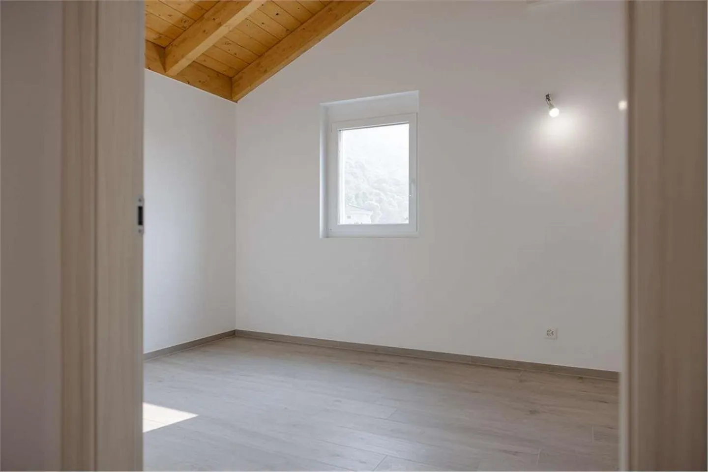 VILLA MINERGIE 4.5 ZIMMER IN SANT'ANTONINO - Foto 11 von 13