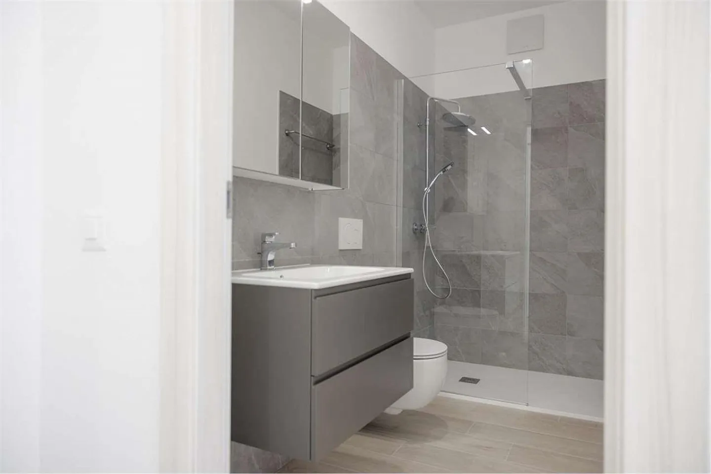 VILLA MINERGIE 4.5 ZIMMER IN SANT'ANTONINO - Foto 5 von 13