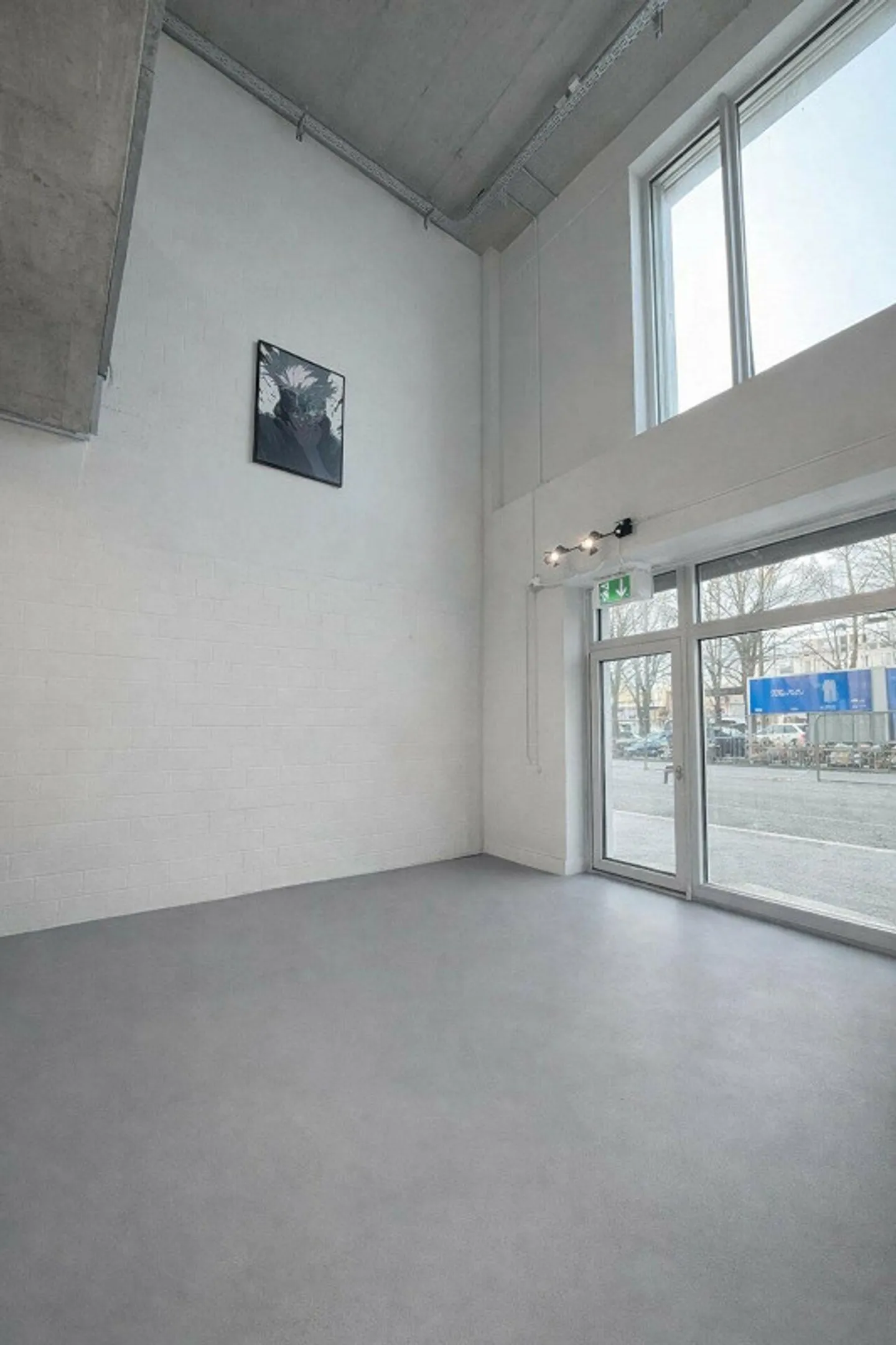 Attractive Sales/Service/Office Space – Main Traffic Axis (Good Location/Visibility) - Photo 9 of 13