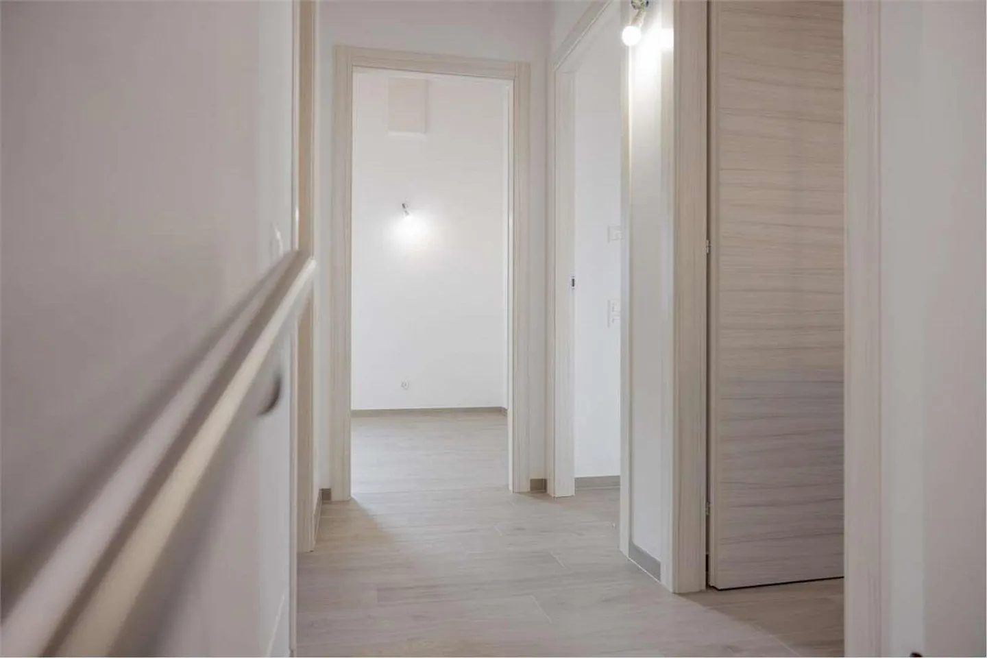 VILLA MINERGIE 4.5 ZIMMER IN SANT'ANTONINO - Foto 6 von 13