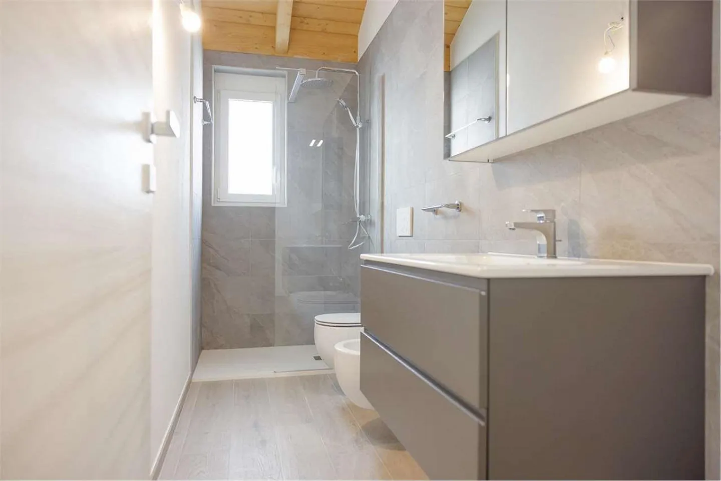 VILLA MINERGIE 4.5 ZIMMER IN SANT'ANTONINO - Foto 7 von 13