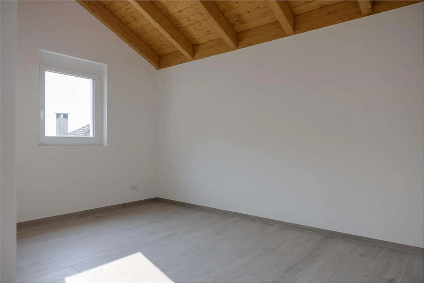 VILLA MINERGIE 4.5 ZIMMER IN SANT'ANTONINO - Foto 8 von 13