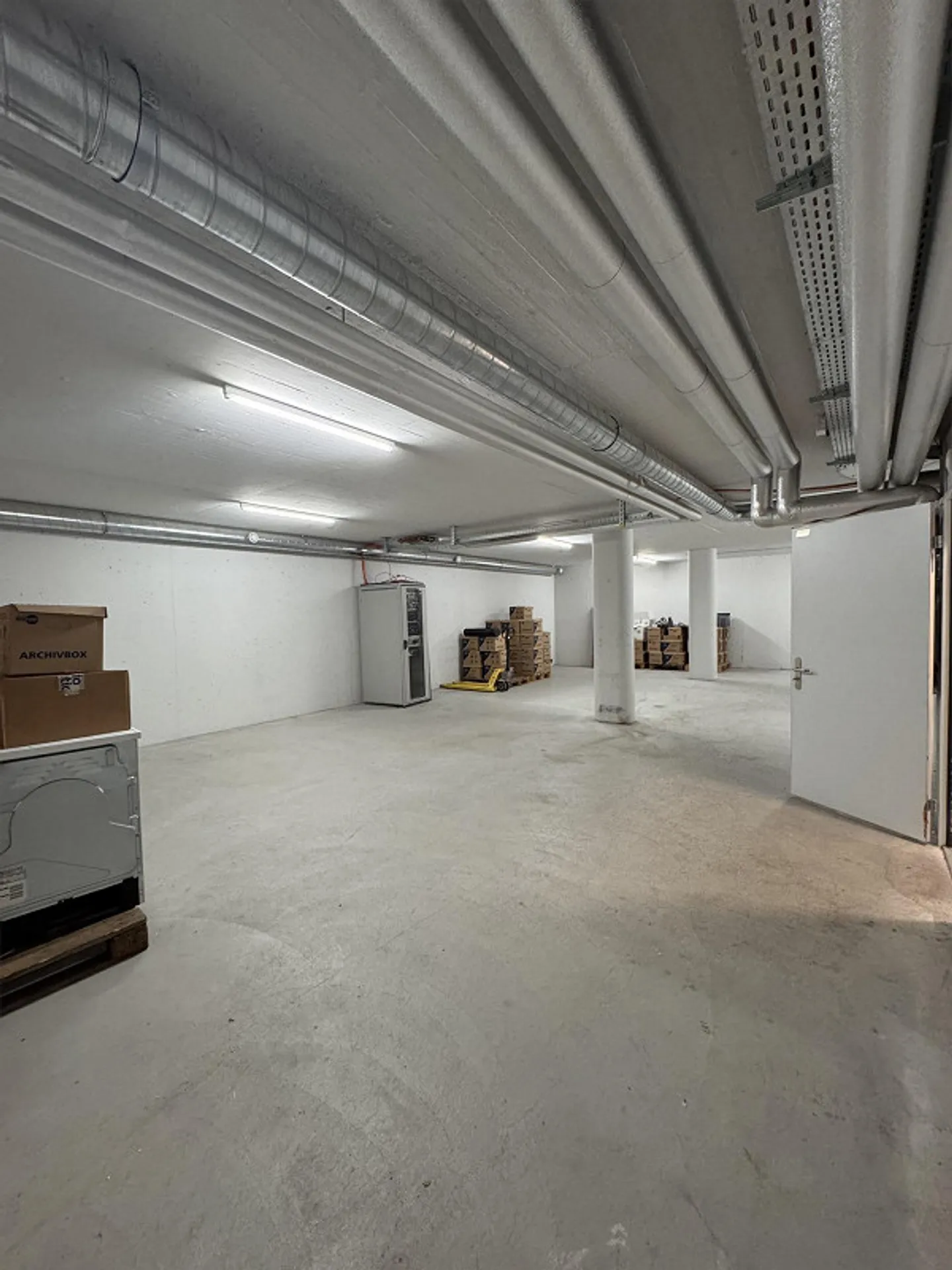 Magazzino in posizione perfetta in affitto - Foto 2 di 4