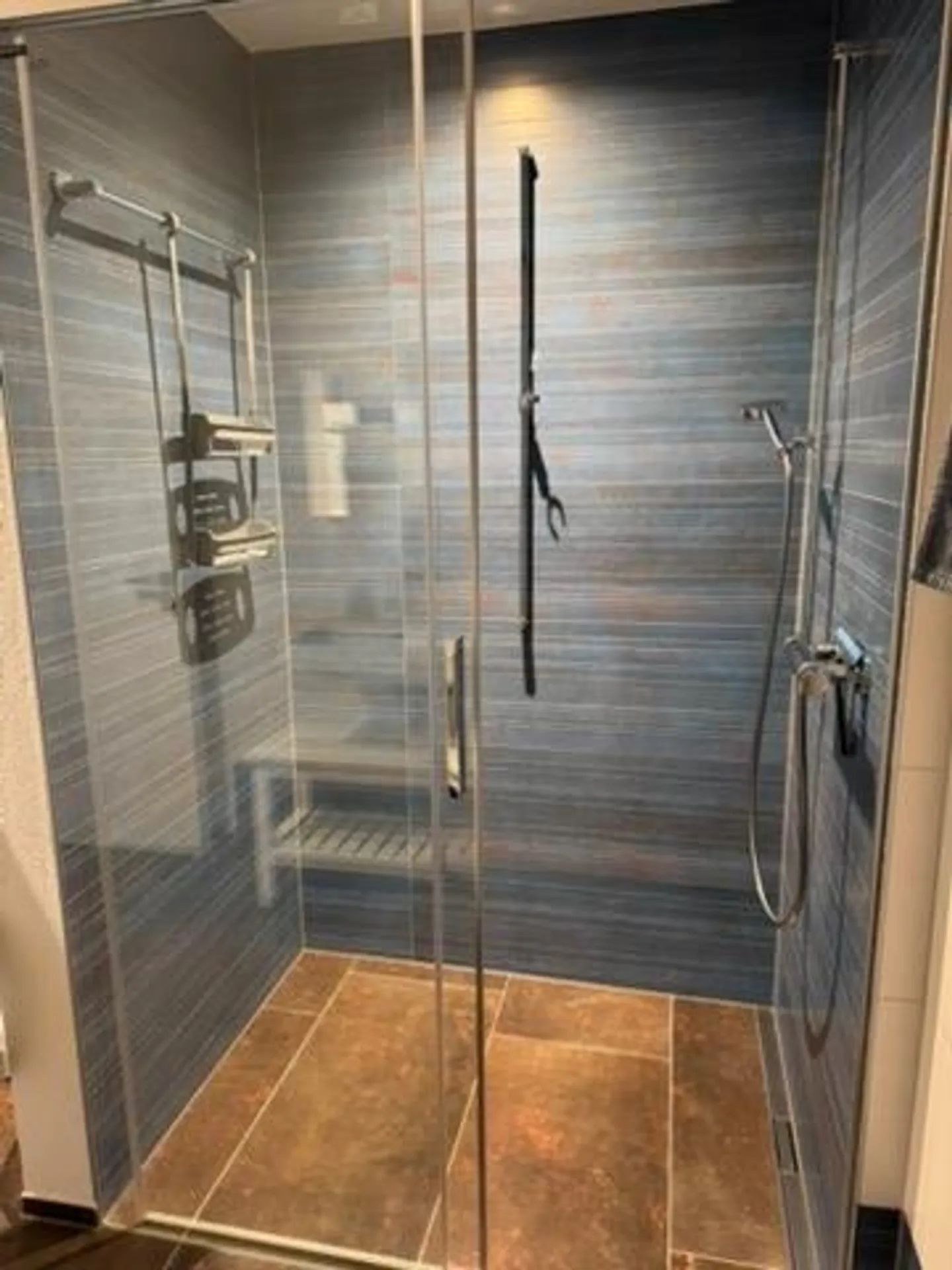 Exclusive barrier-free 2.5-room apartment with winter garden, 68 m2. - Photo 11 of 20