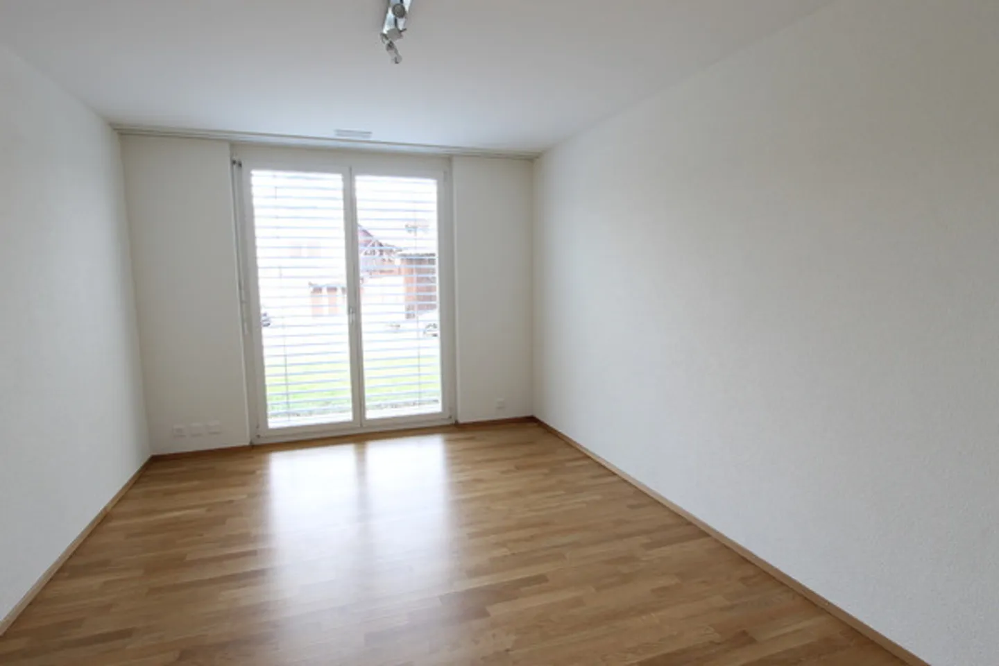 GEMÜTLICHES WOHNEN IM ERDEGSCHOSS - Foto 8 von 9