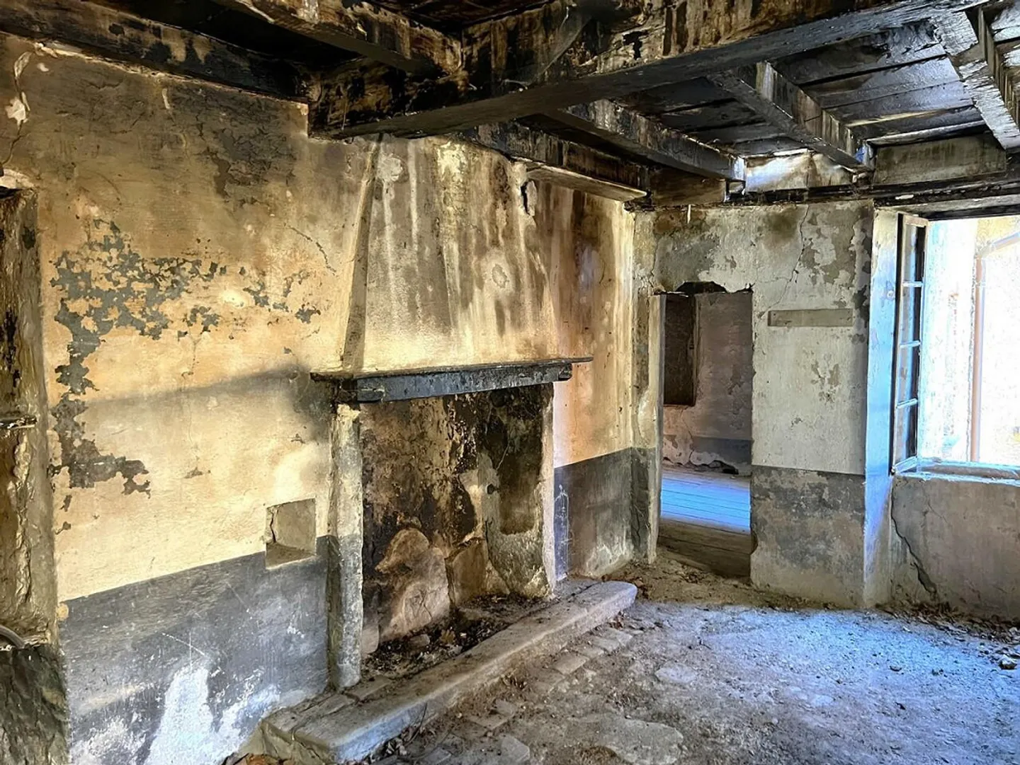 BRENO - Ticinese House in the core (to be renovated) - Photo 8 of 12