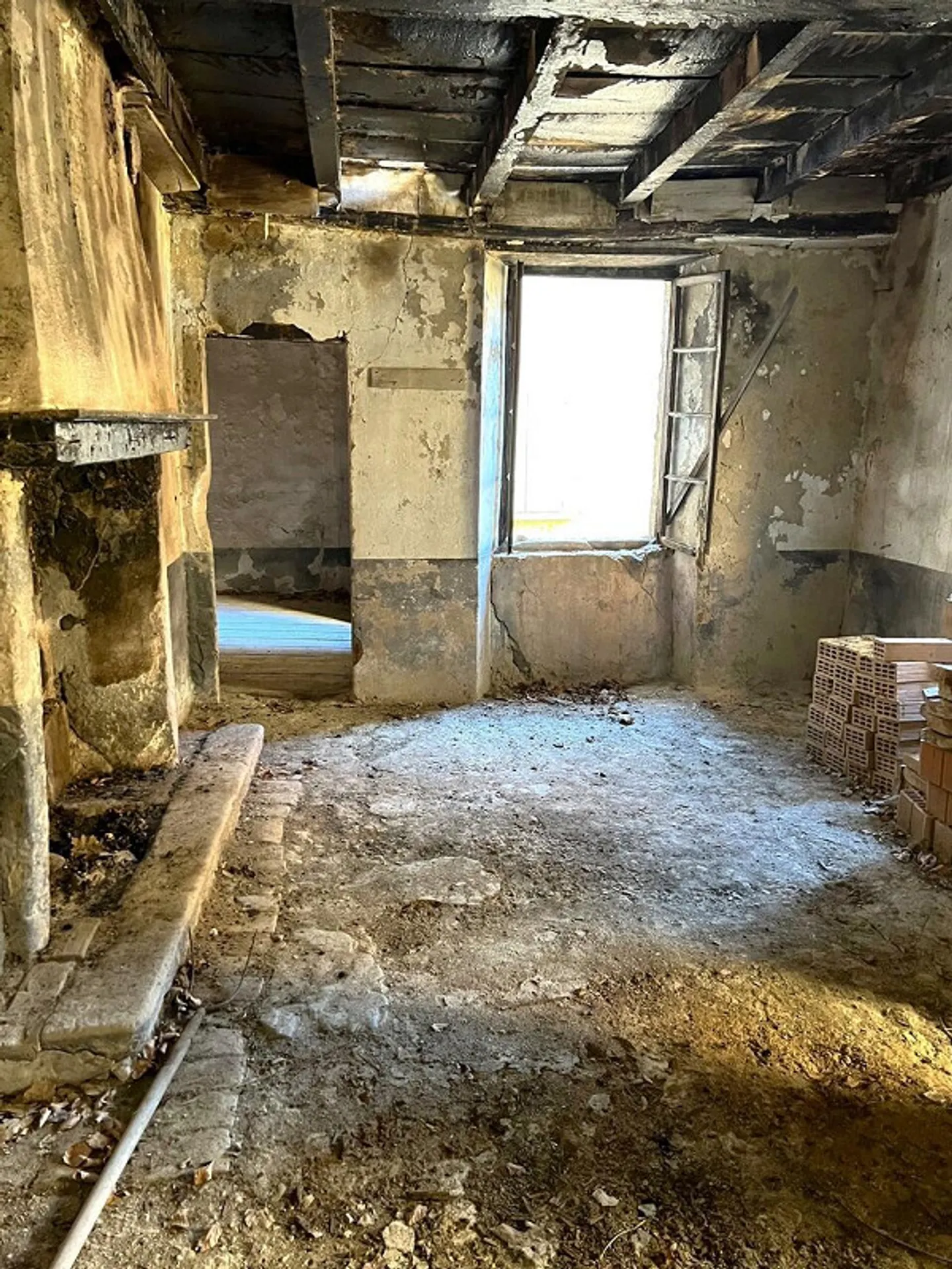 BRENO - Ticinese House in the core (to be renovated) - Photo 9 of 12