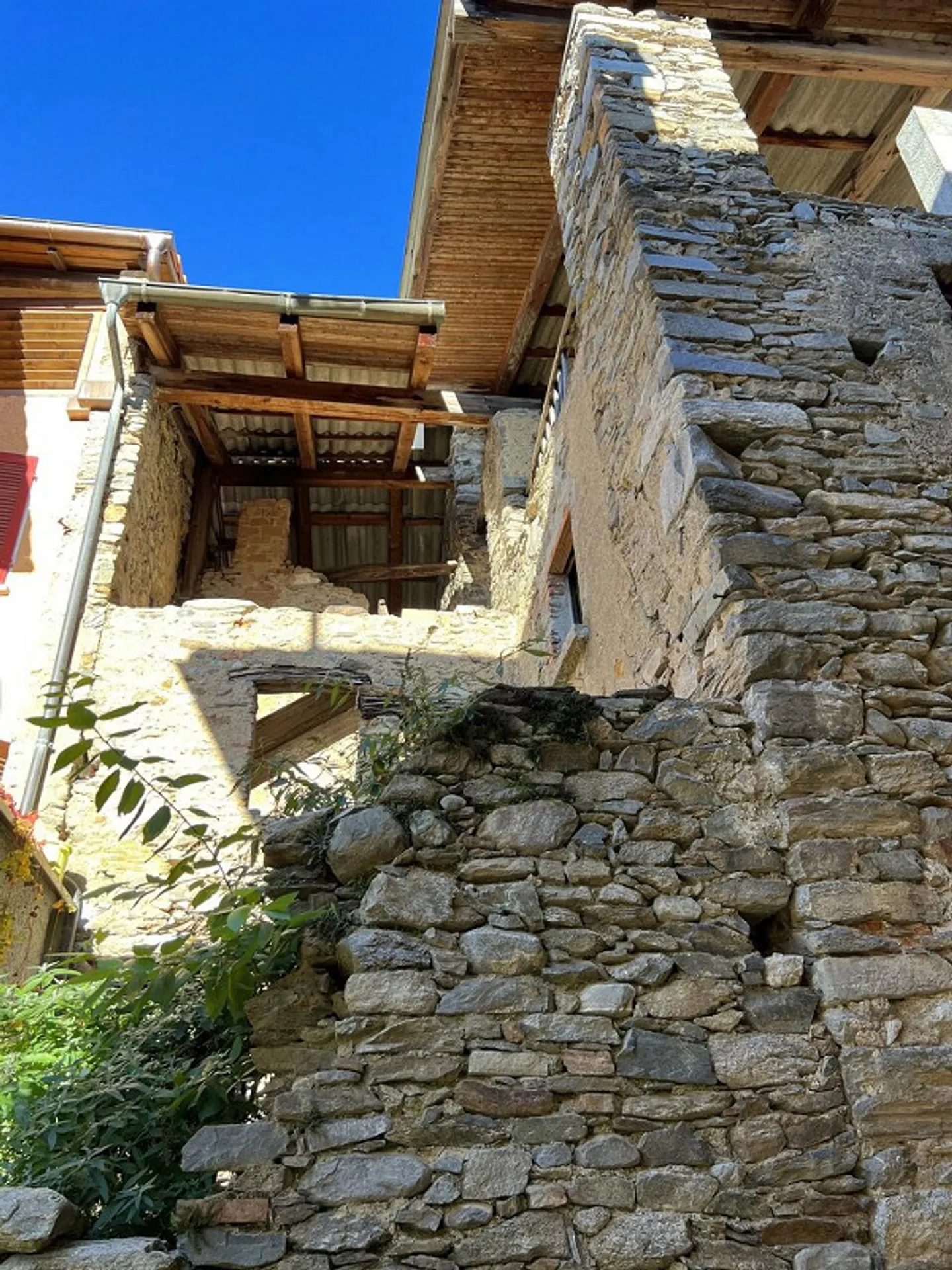 BRENO - Ticinese House in the core (to be renovated) - Photo 4 of 12